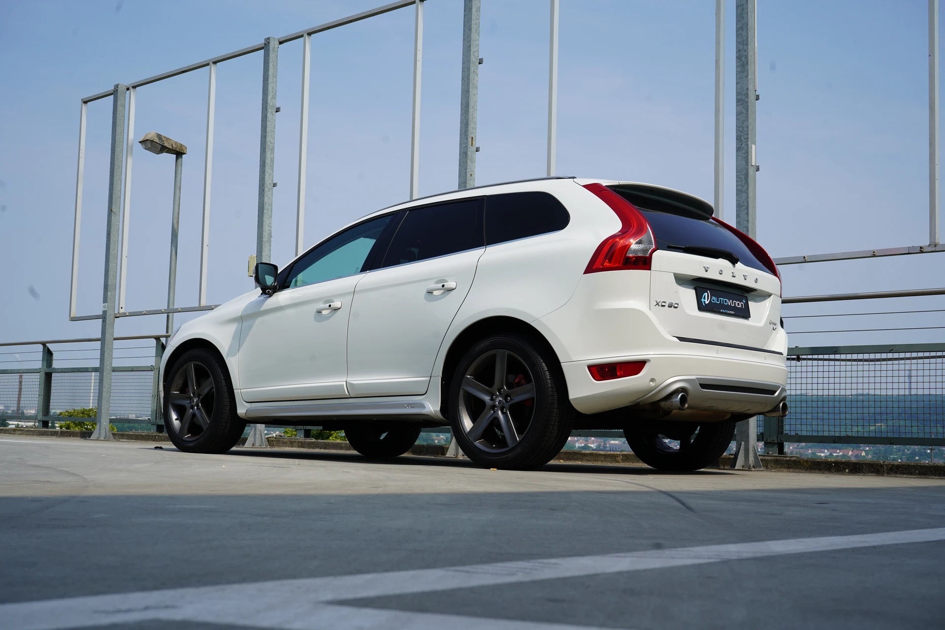 VOLVO XC60 2.4D AWD SUMMUM R-DESIGN HEICO GEARTRONIC l 235 PS-image-8