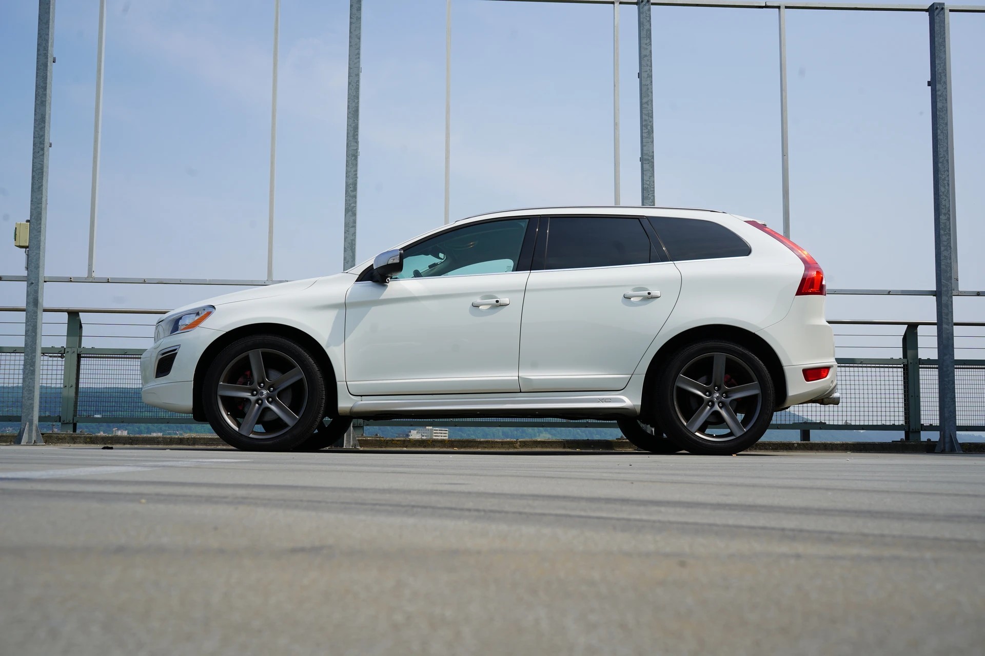 VOLVO XC60 2.4D AWD SUMMUM R-DESIGN HEICO GEARTRONIC l 235 PS-image-1