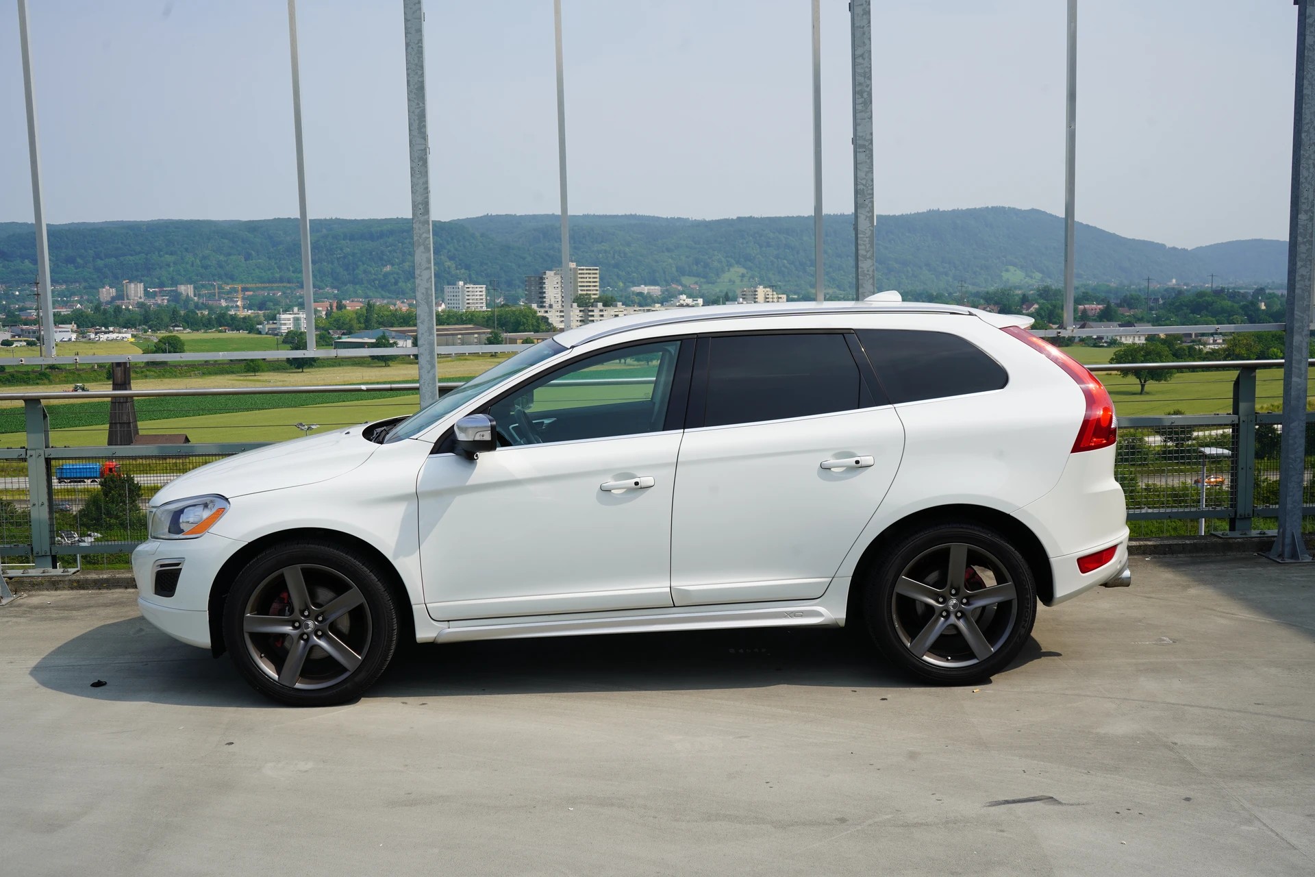 VOLVO XC60 2.4D AWD SUMMUM R-DESIGN HEICO GEARTRONIC l 235 PS-image-5