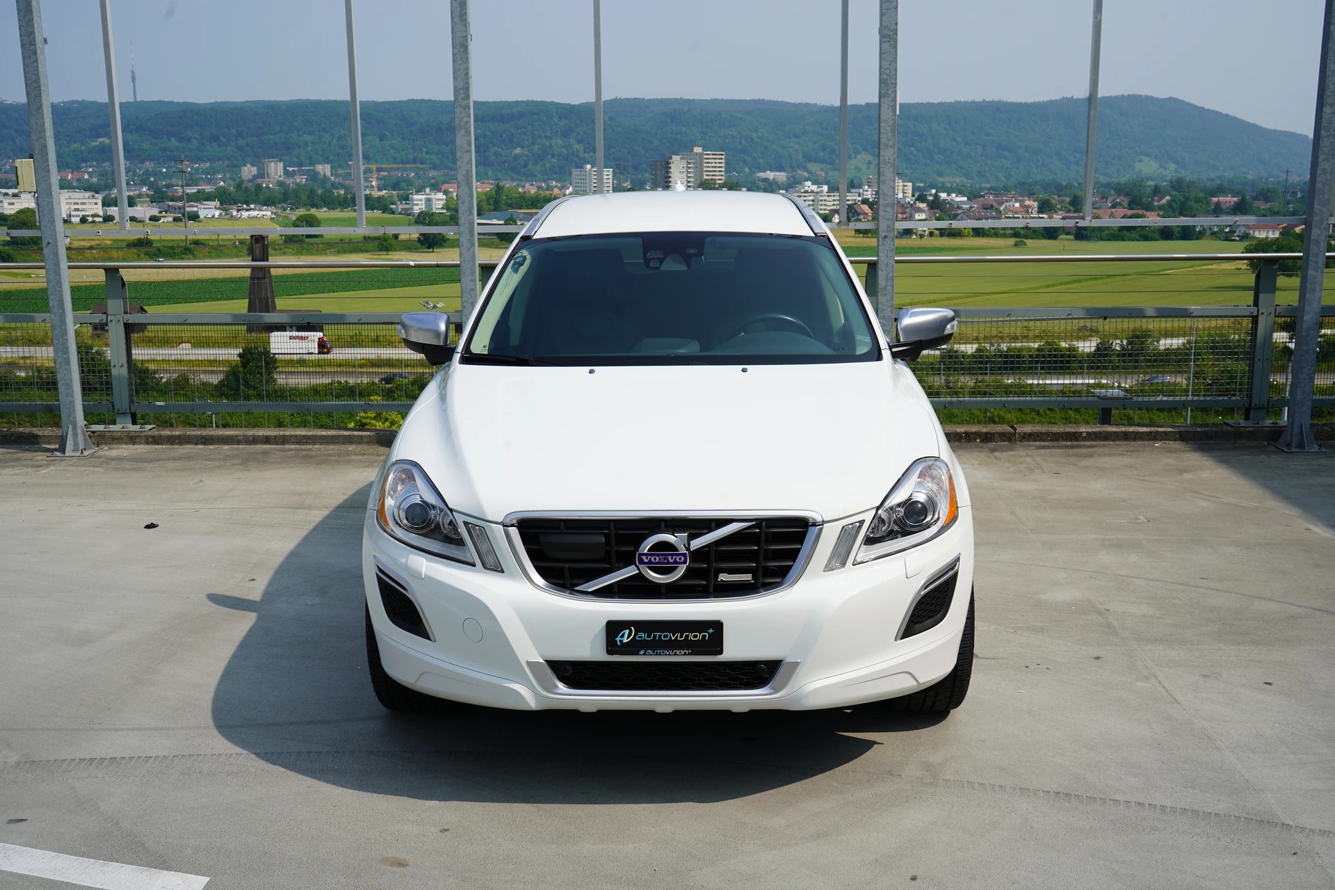 VOLVO XC60 2.4D AWD SUMMUM R-DESIGN HEICO GEARTRONIC l 235 PS-image-12
