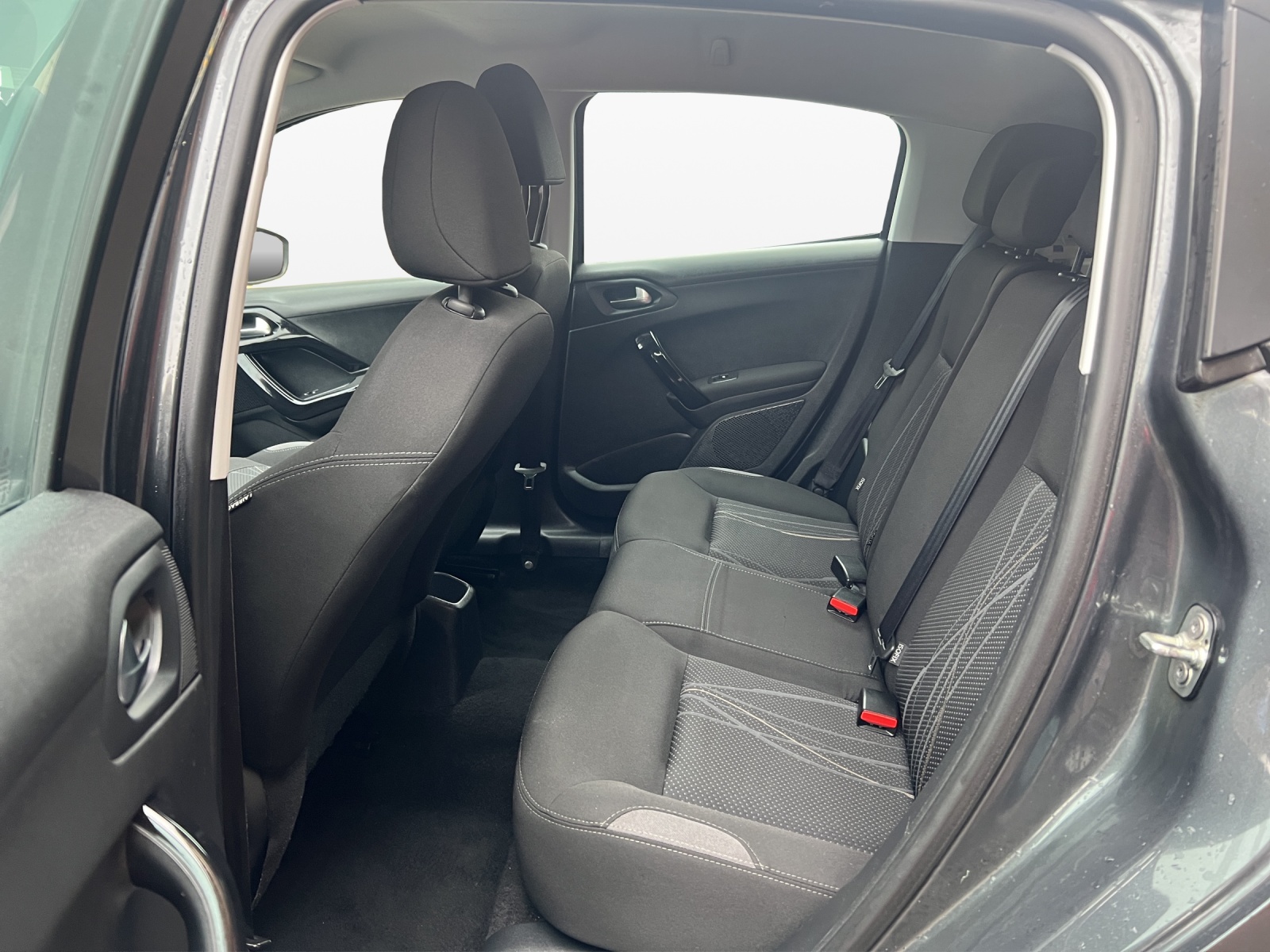 PEUGEOT 208 1.2 VTI Active-image-18
