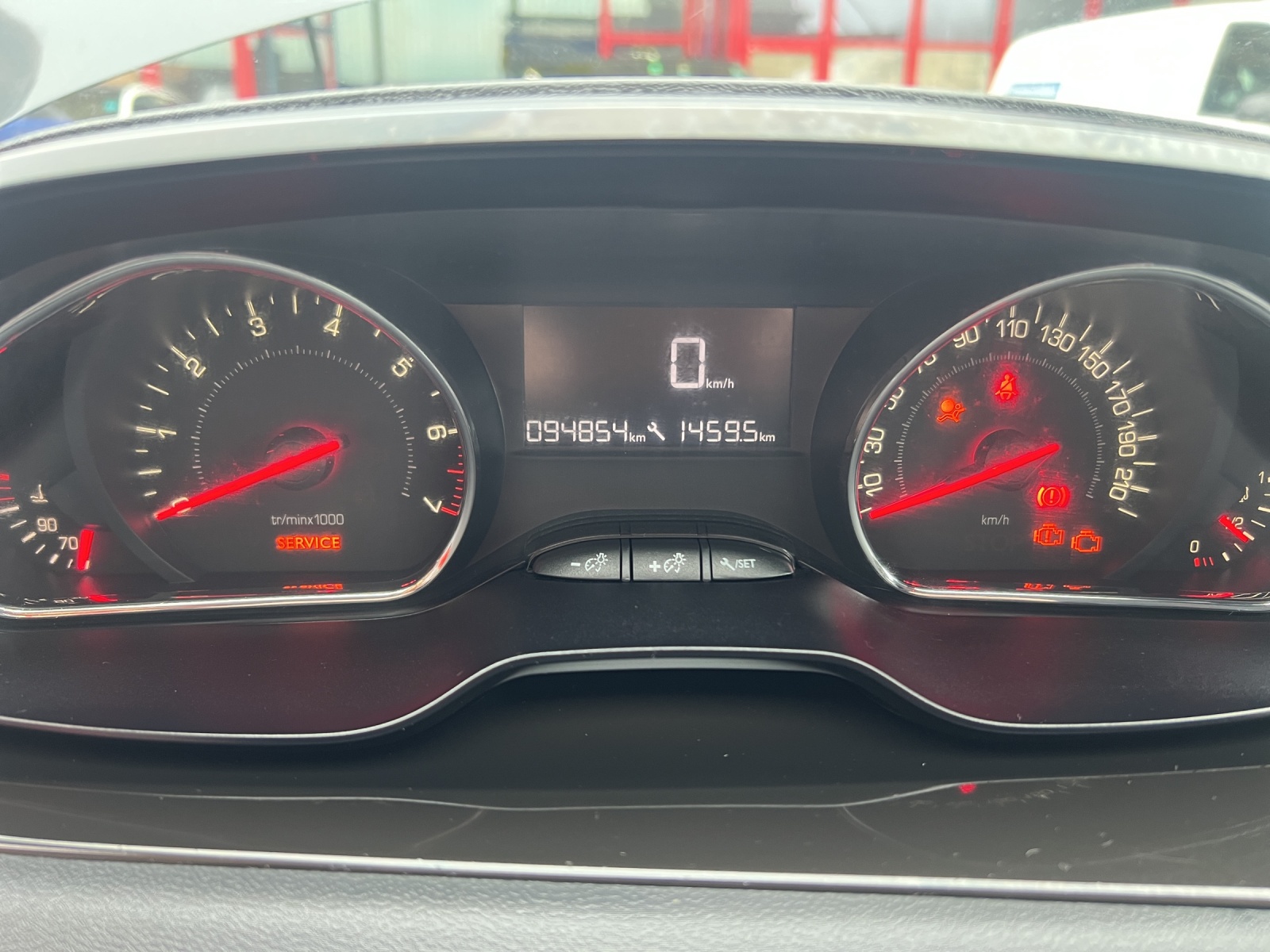 PEUGEOT 208 1.2 VTI Active-image-21