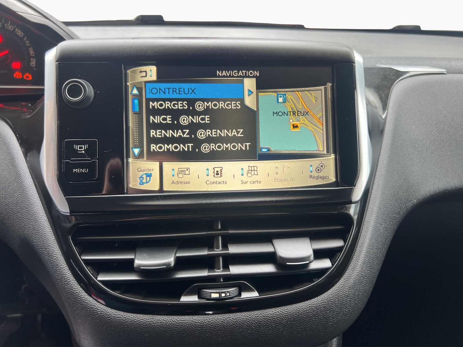 PEUGEOT 208 1.2 VTI Active-image-13