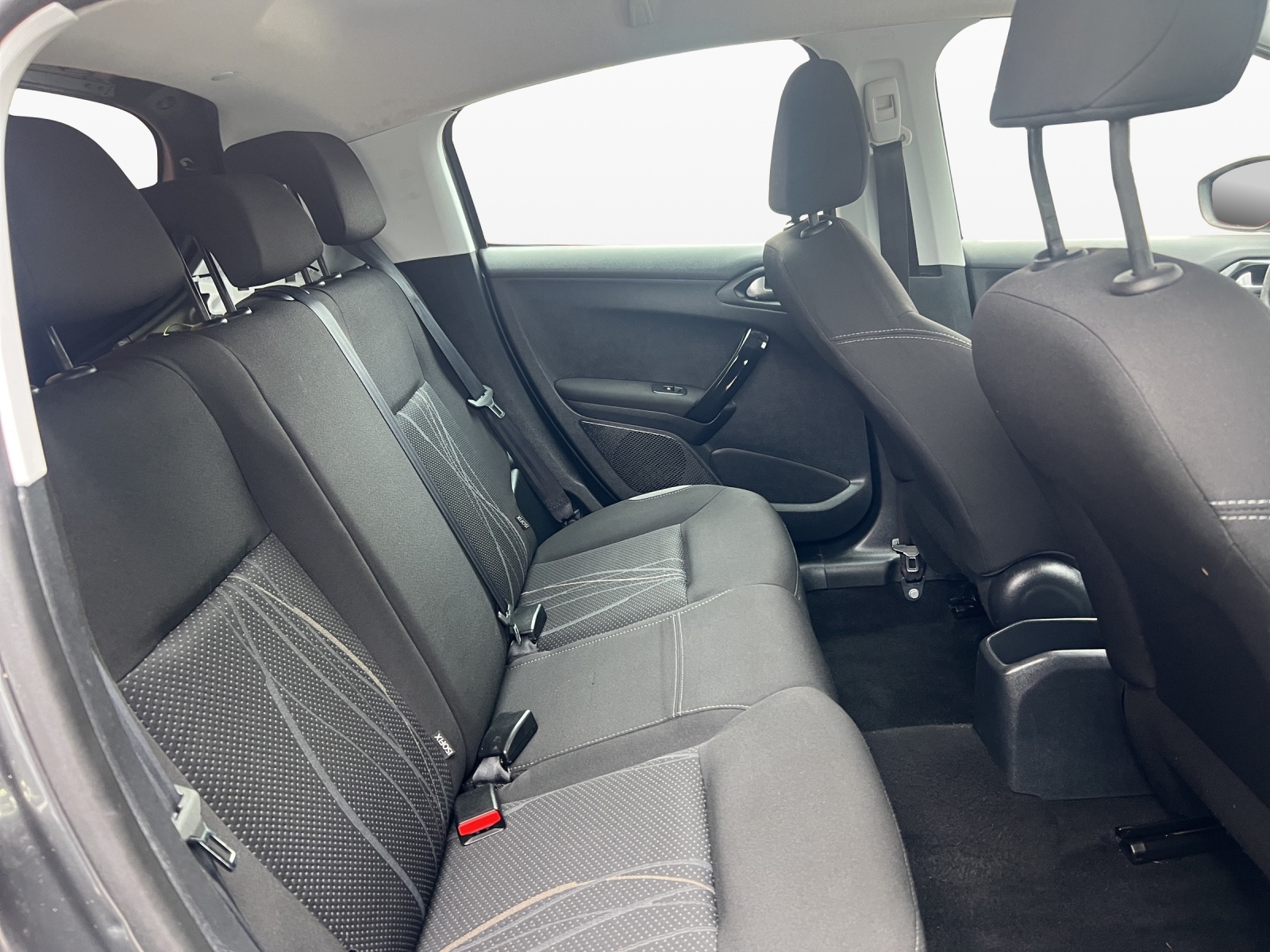 PEUGEOT 208 1.2 VTI Active-image-17