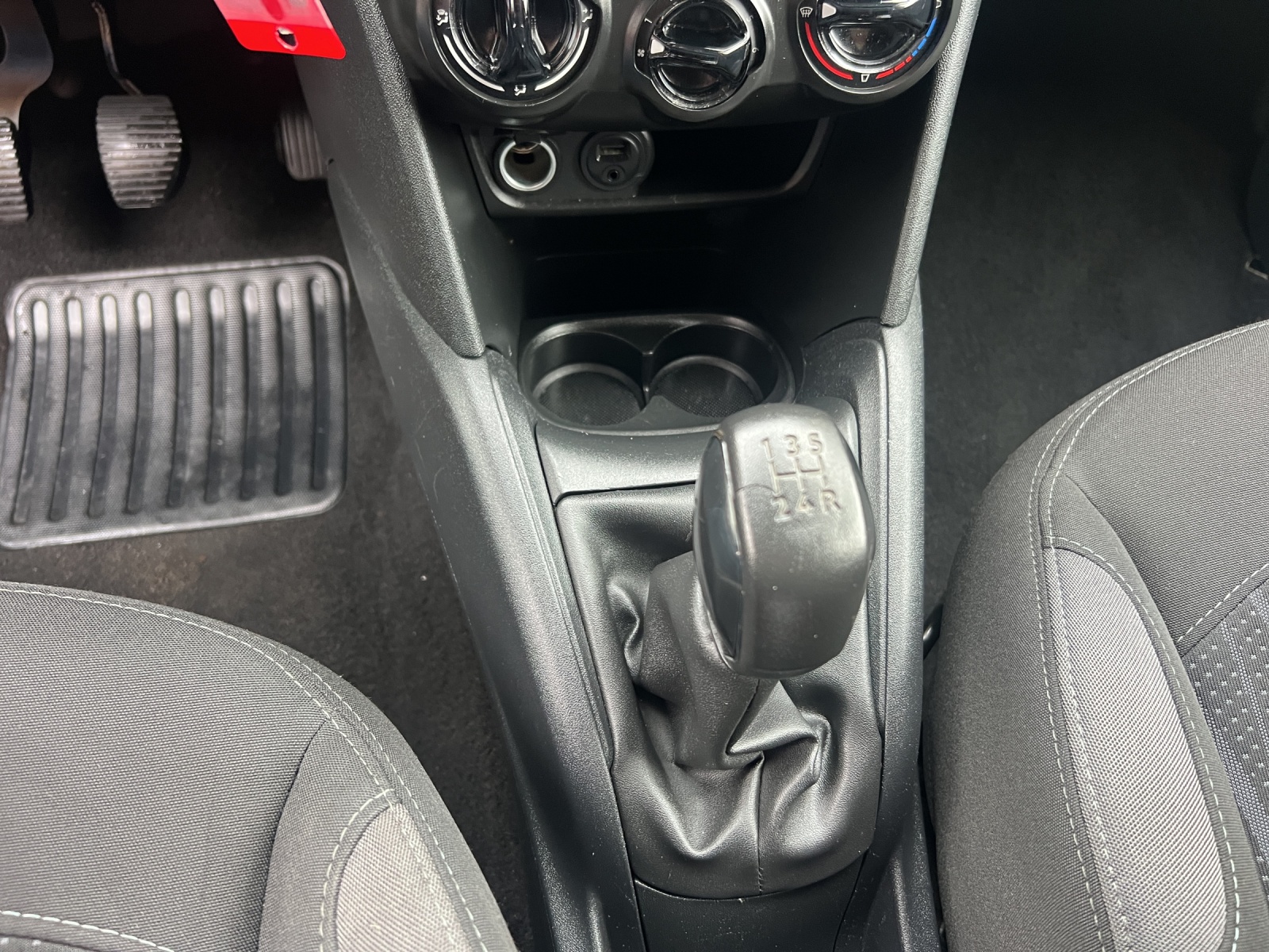 PEUGEOT 208 1.2 VTI Active-image-22