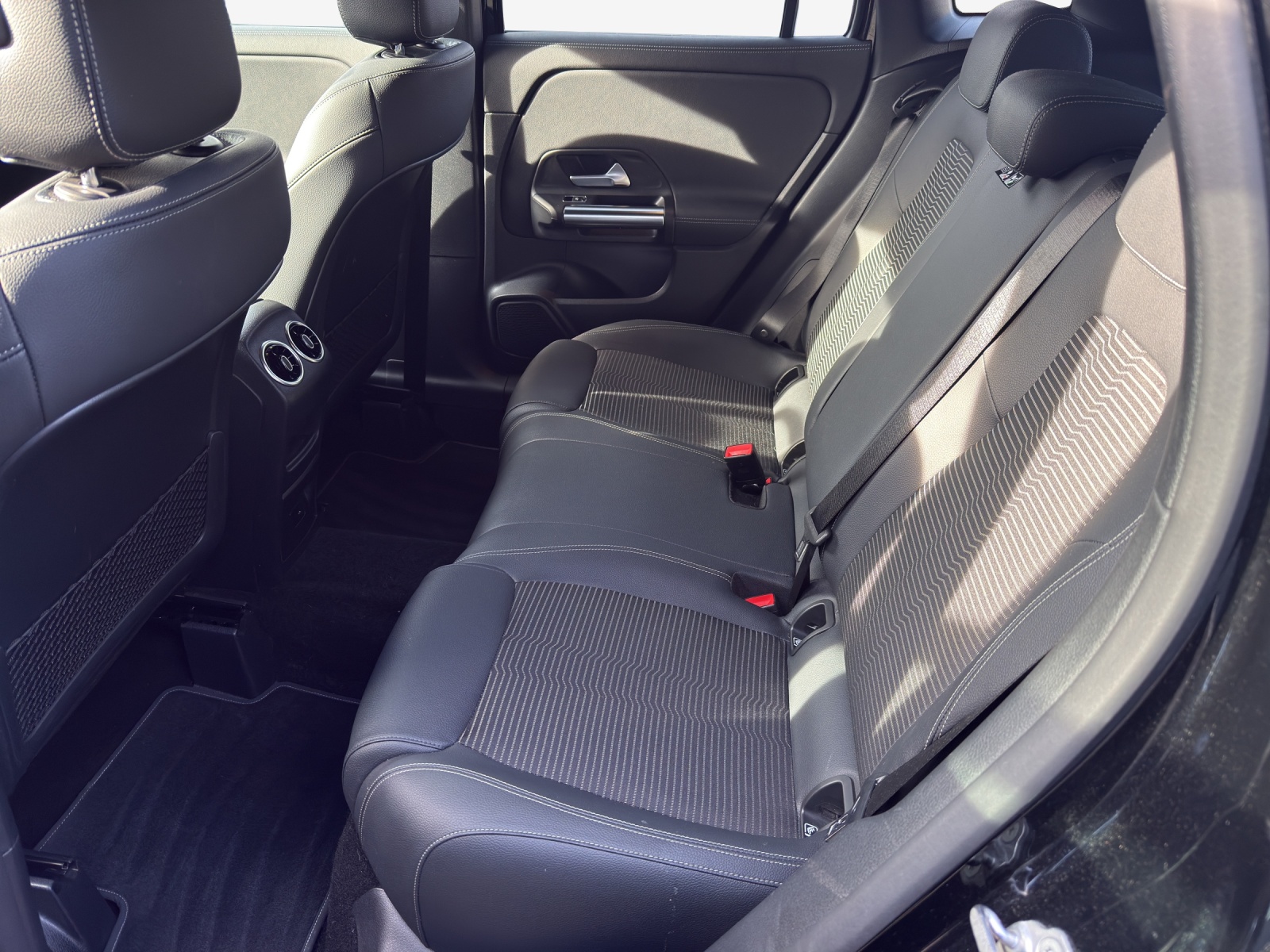 MERCEDES-BENZ GLA 250 4Matic Progressive 8G-DCT-image-11