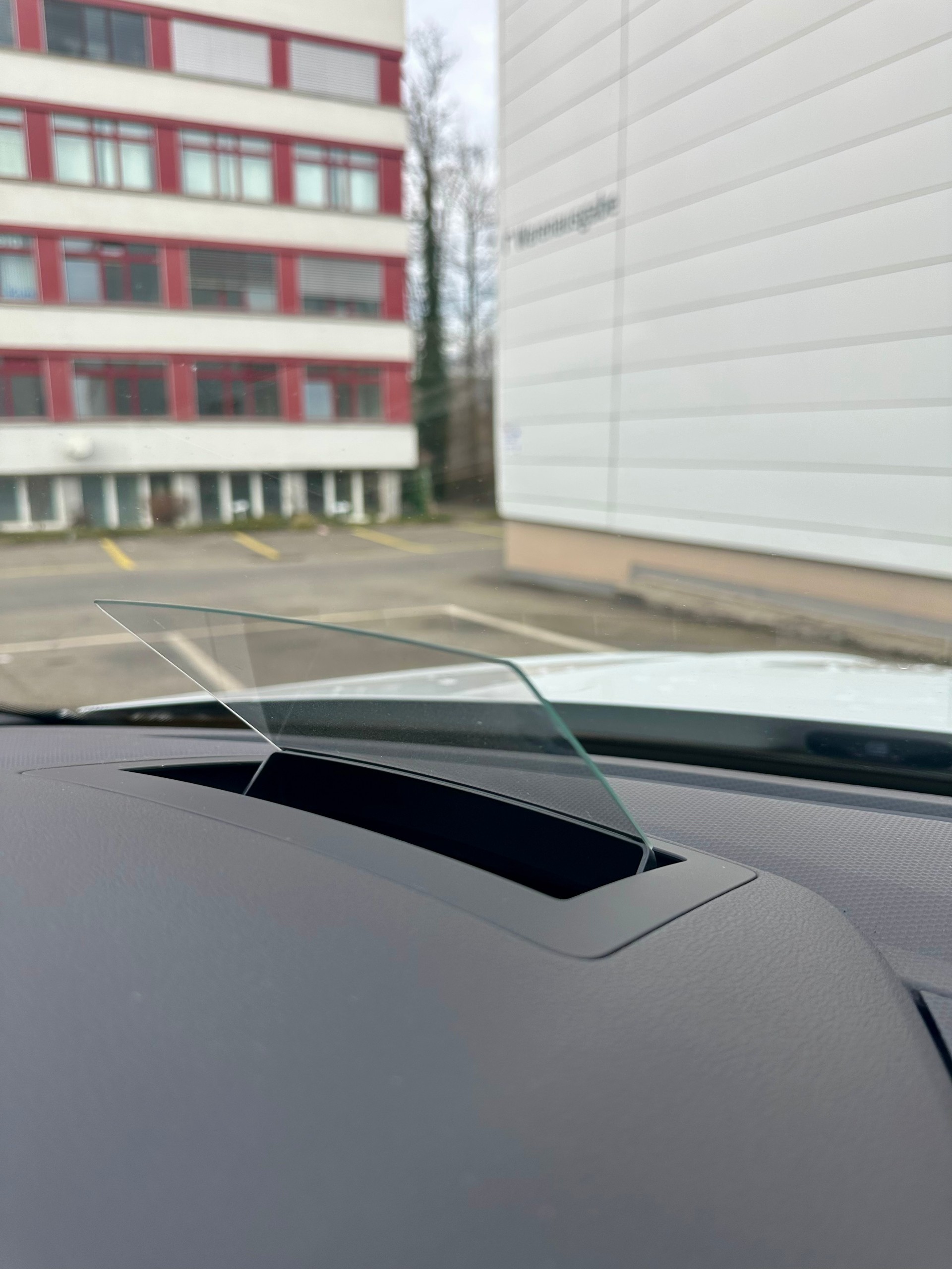 VW Tiguan 2.0 TDI R-LINE SCR 4Motion DSG/ Frisch ab MFK/ All Assis./ Rückfahrkamera/ Head up Display/ 12M Garantie-image-13