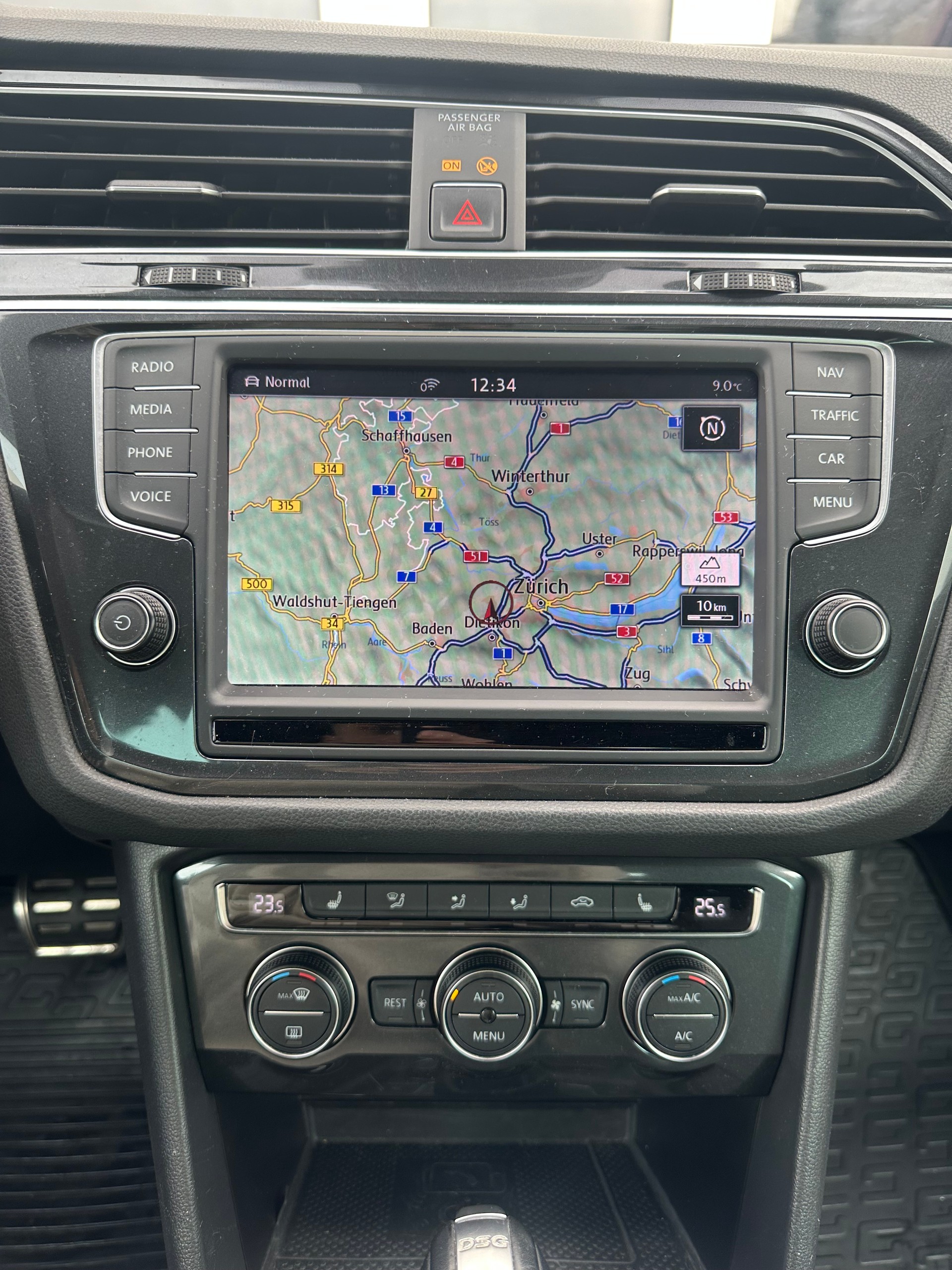 VW Tiguan 2.0 TDI R-LINE SCR 4Motion DSG/ Frisch ab MFK/ All Assis./ Rückfahrkamera/ Head up Display/ 12M Garantie-image-10