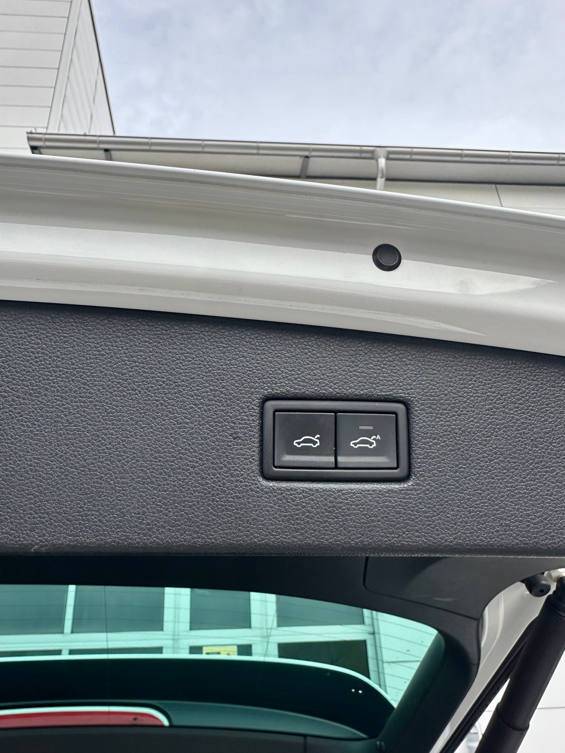 VW Tiguan 2.0 TDI R-LINE SCR 4Motion DSG/ Frisch ab MFK/ All Assis./ Rückfahrkamera/ Head up Display/ 12M Garantie-image-9