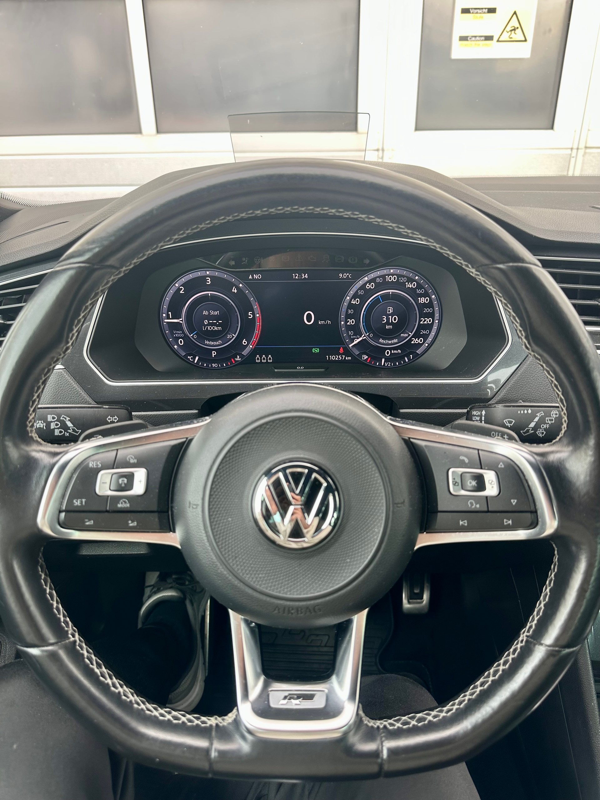 VW Tiguan 2.0 TDI R-LINE SCR 4Motion DSG/ Frisch ab MFK/ All Assis./ Rückfahrkamera/ Head up Display/ 12M Garantie-image-11