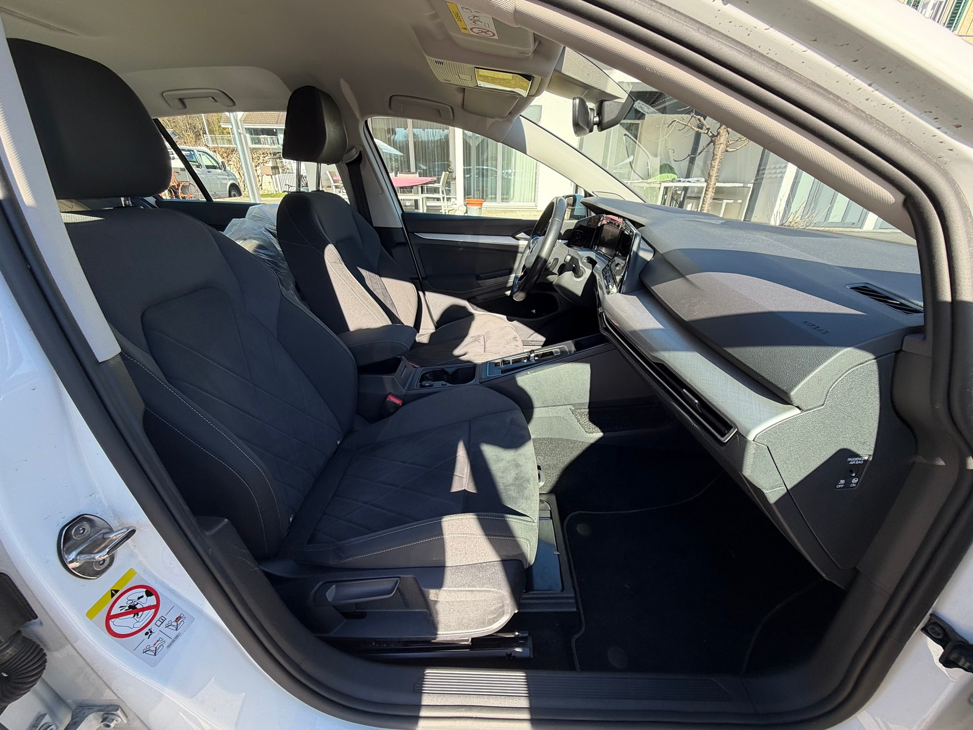 VW Golf 1.0 eTSI mHEV ACTLife DSG-image-11