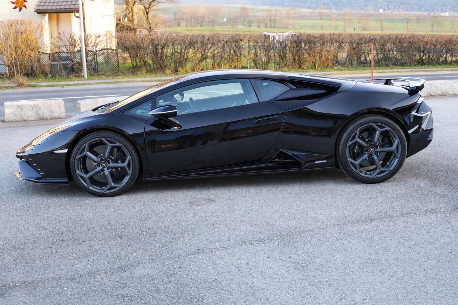 LAMBORGHINI Tecnica-image-3