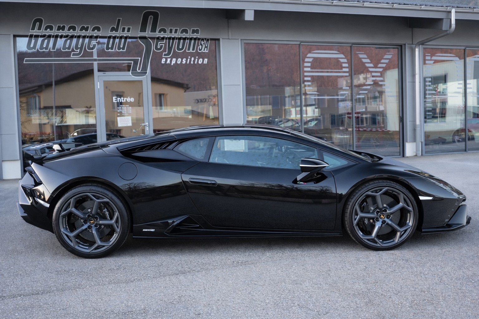 LAMBORGHINI Tecnica-image-5