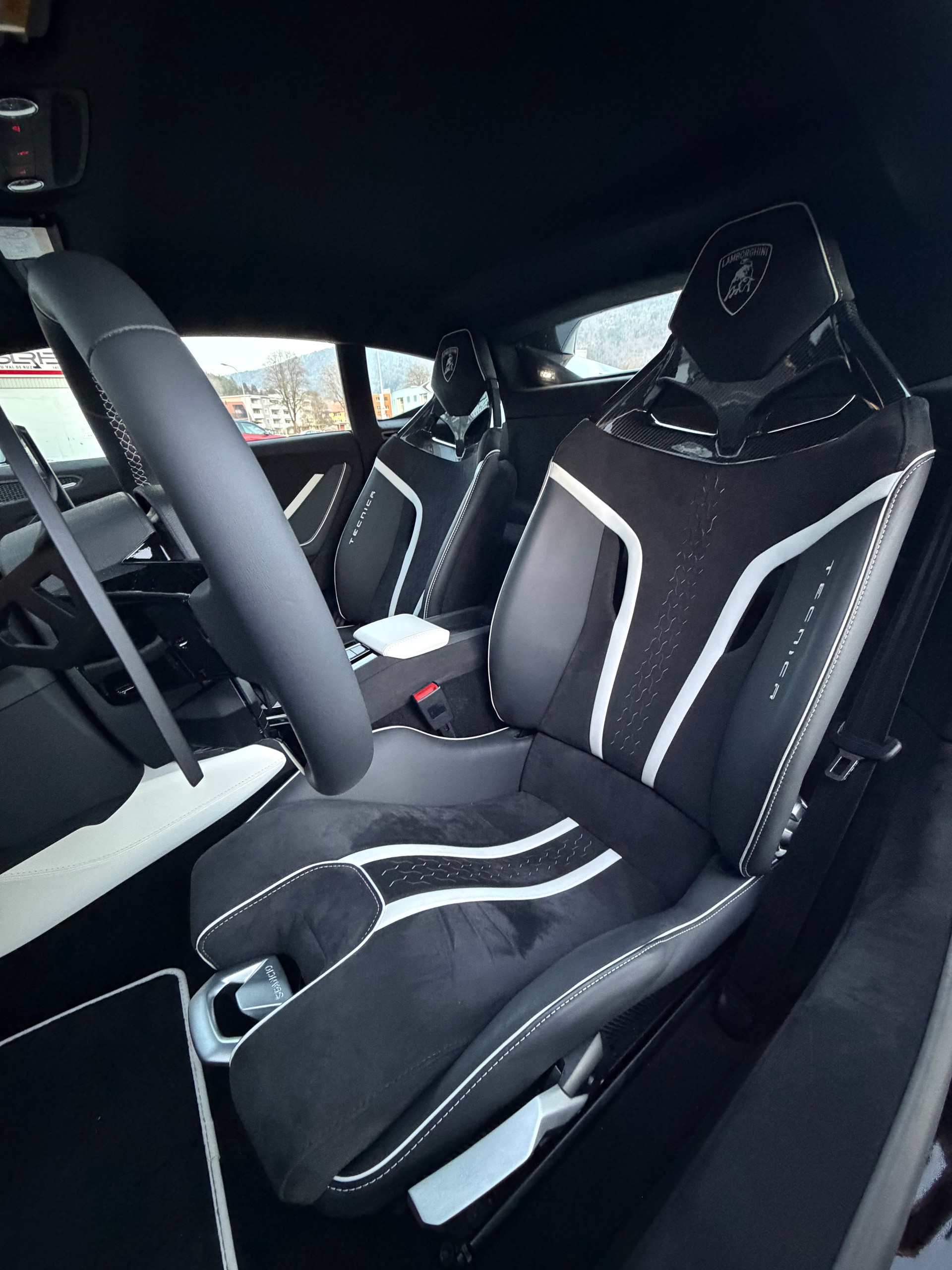 LAMBORGHINI Tecnica-image-9