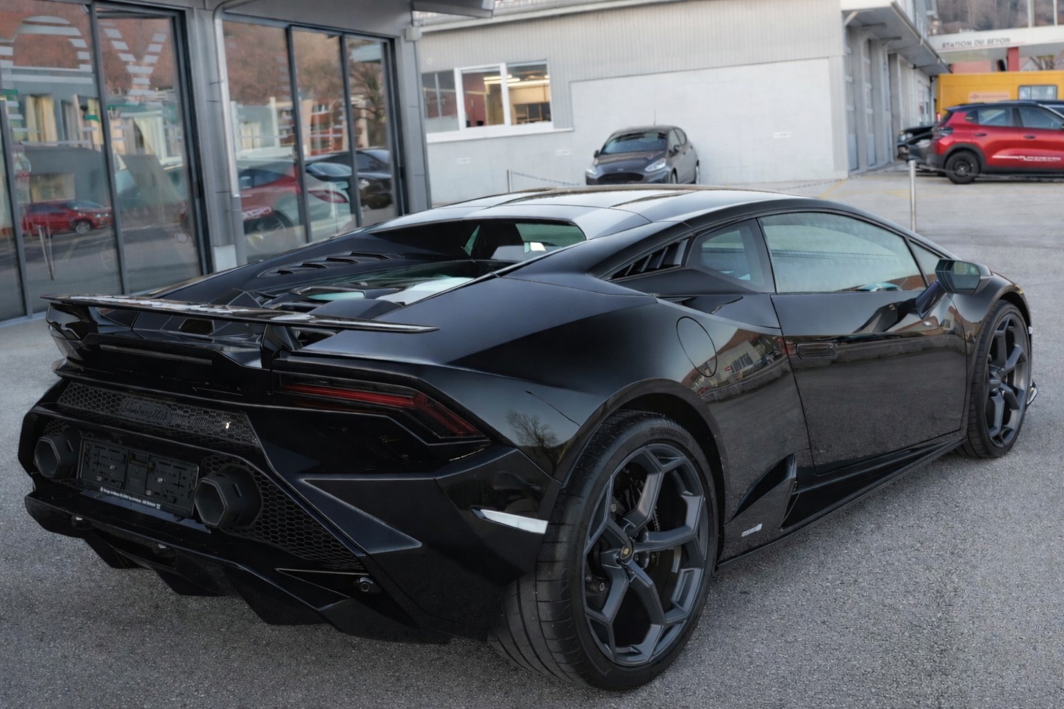LAMBORGHINI Tecnica-image-6