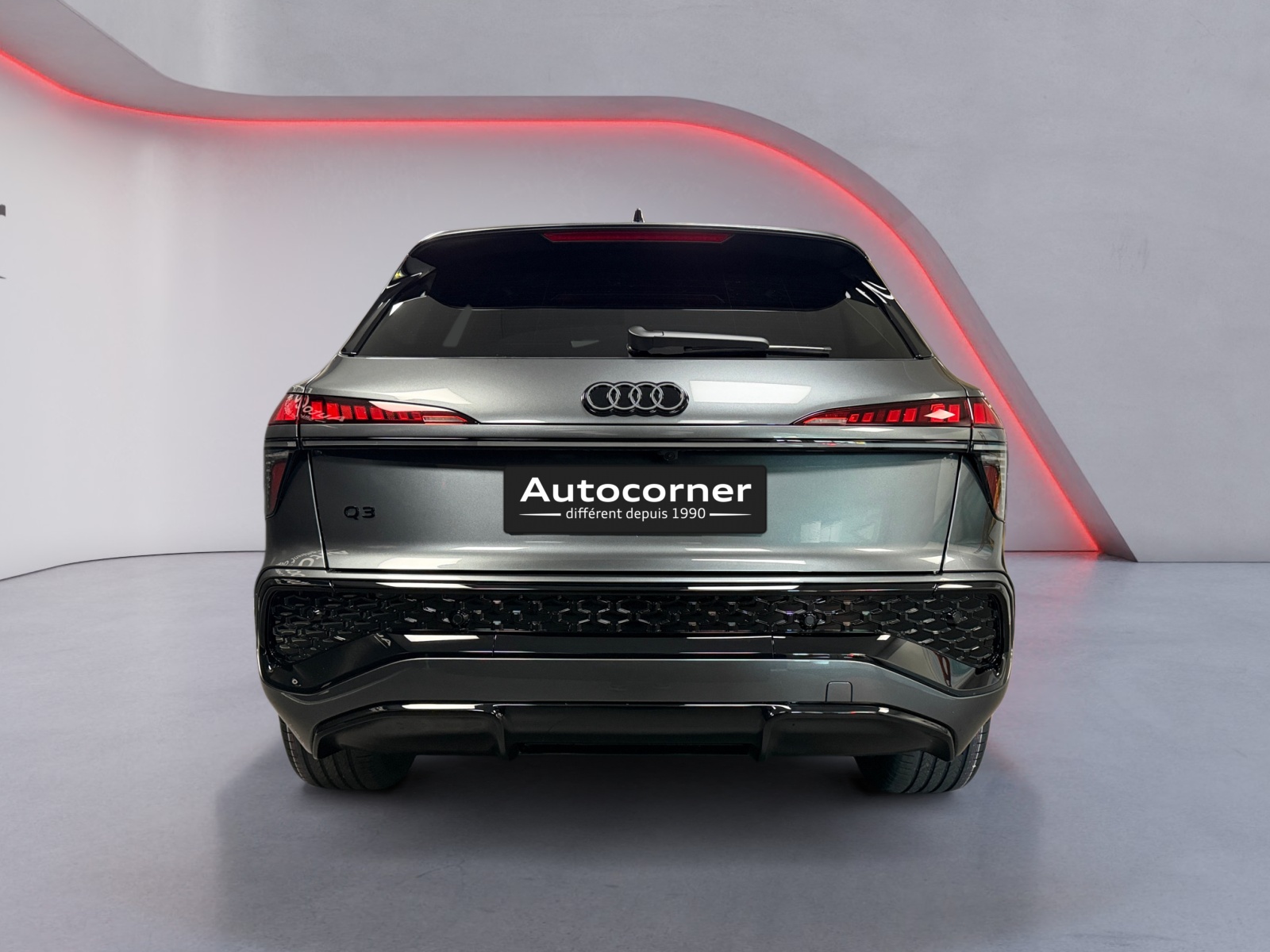 AUDI Q3 SUV 110 kW TFSI S tronic-showroom-element-3