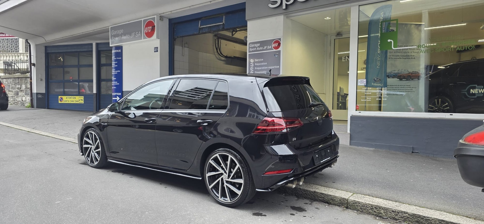 VW Golf 2.0 TSI R 4Motion DSG-showroom-element-3
