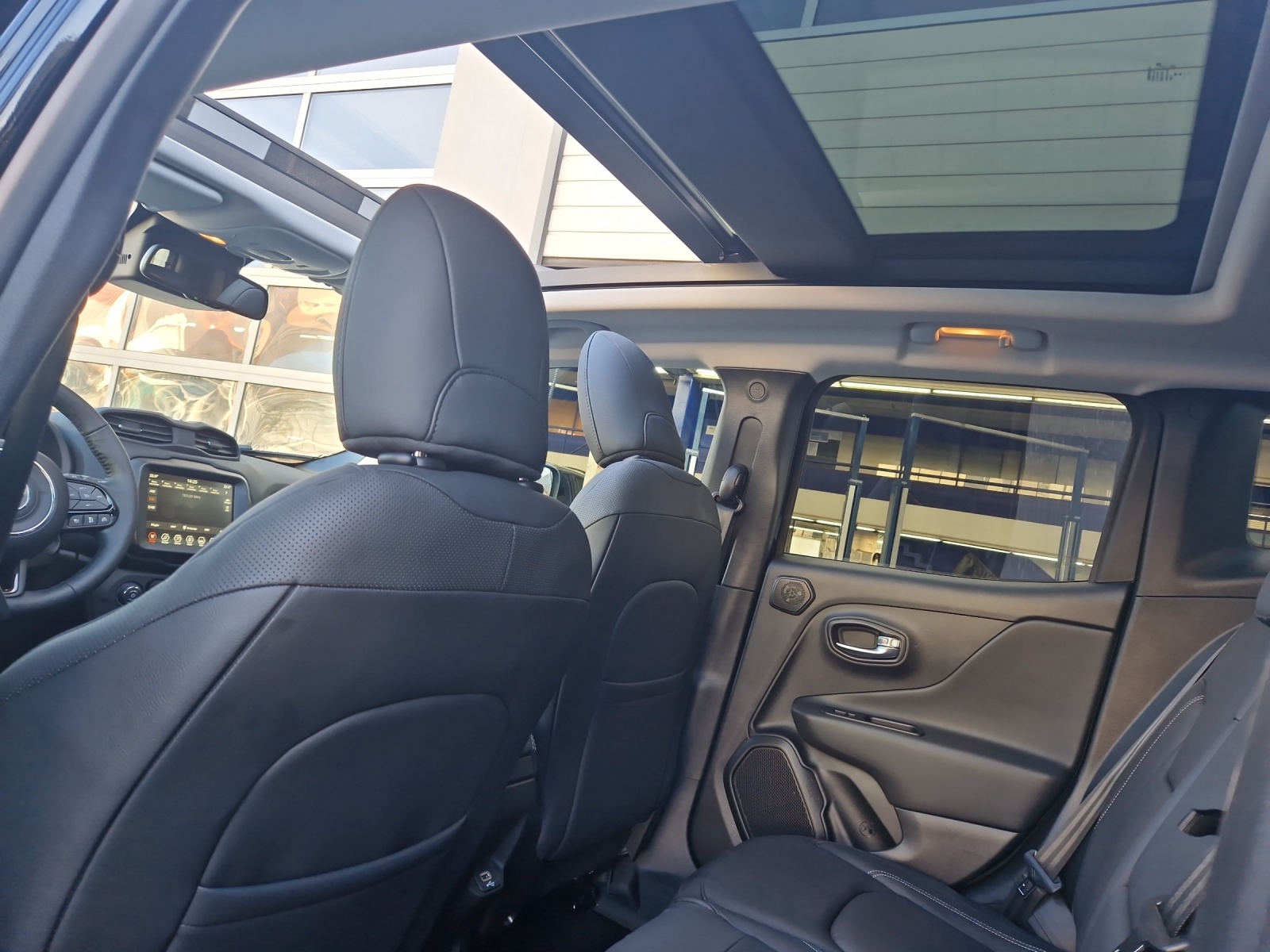 JEEP Renegade 1.5 Turbo S-image-9