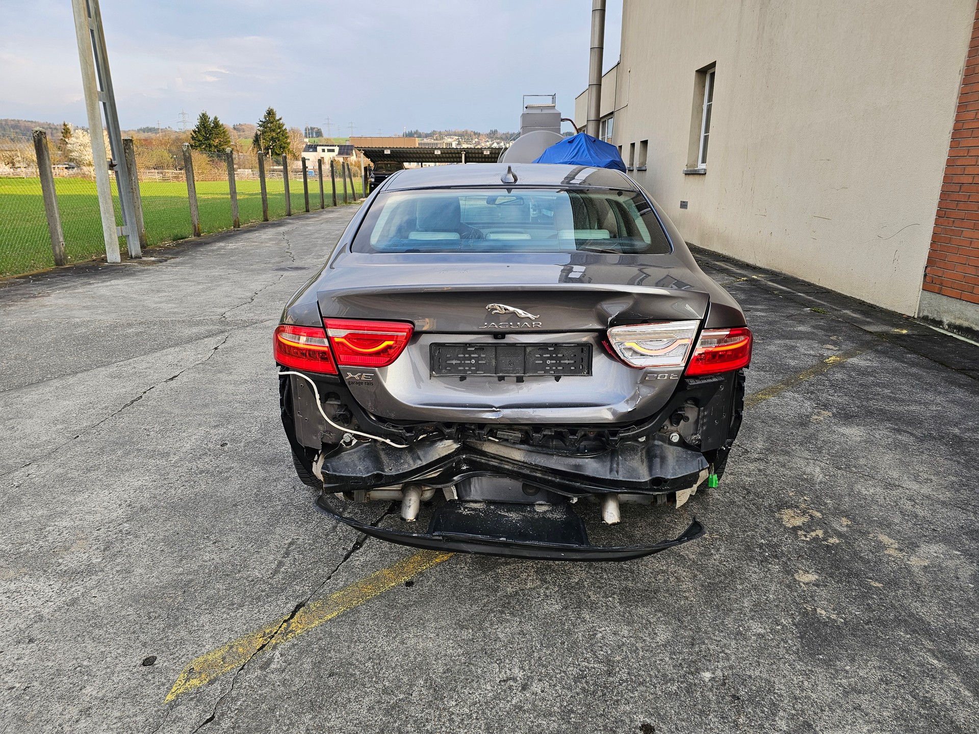 JAGUAR XE 20t 2.0 Portfolio Automatic-image-2