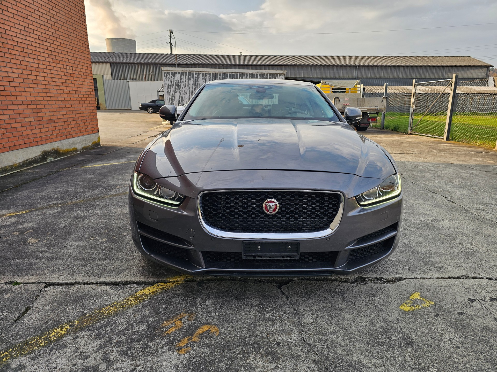 JAGUAR XE 20t 2.0 Portfolio Automatic-image-6