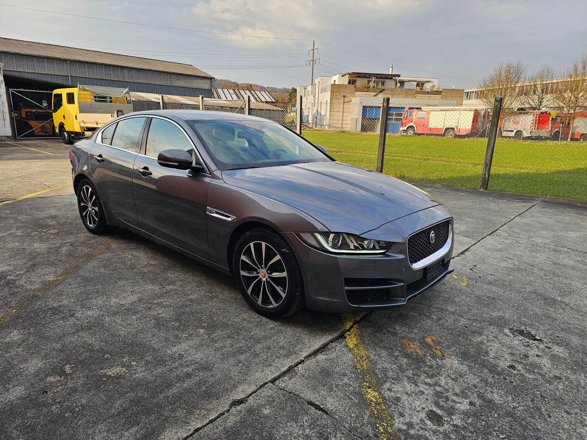 JAGUAR XE 20t 2.0 Portfolio Automatic-image-5