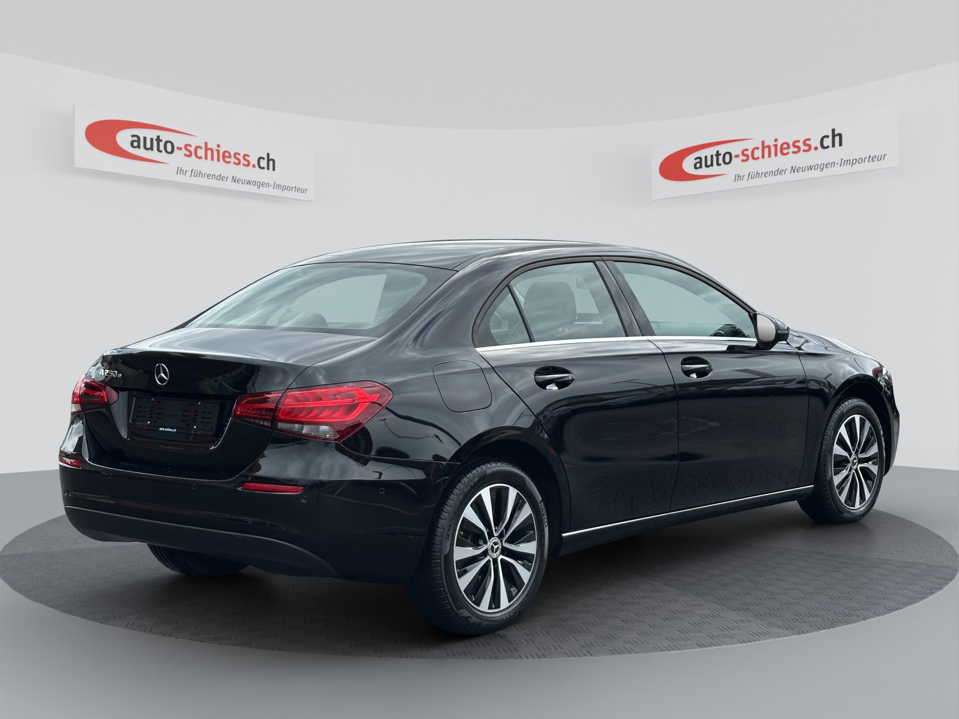 MERCEDES-BENZ A 250e Style 8G-DCT-image-4