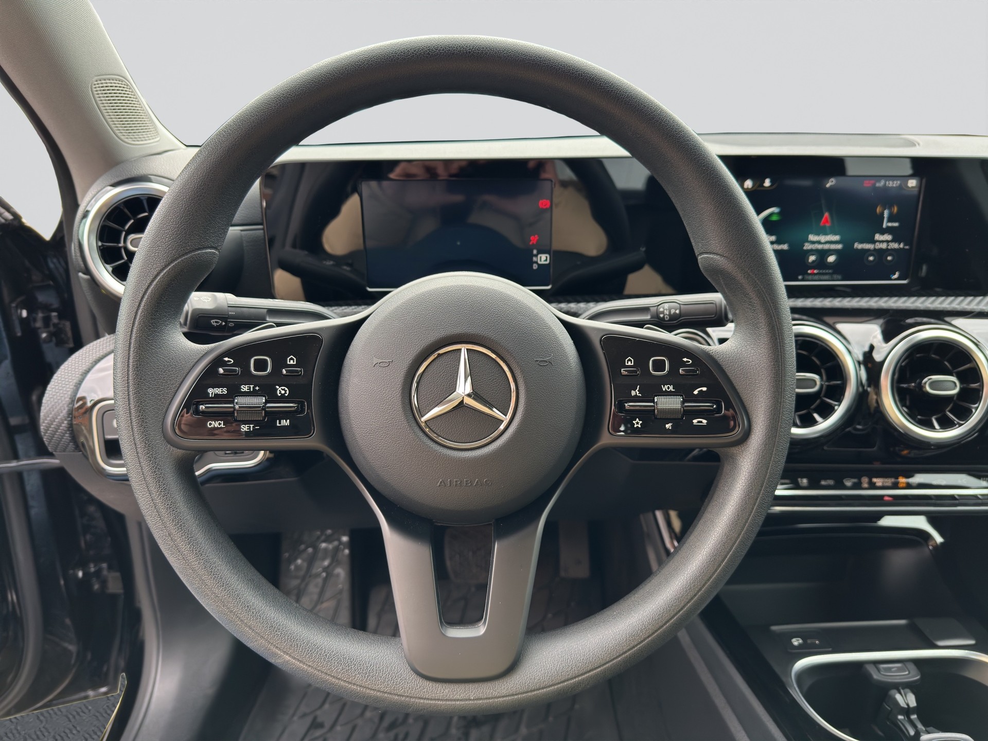 MERCEDES-BENZ A 250e Style 8G-DCT-image-9