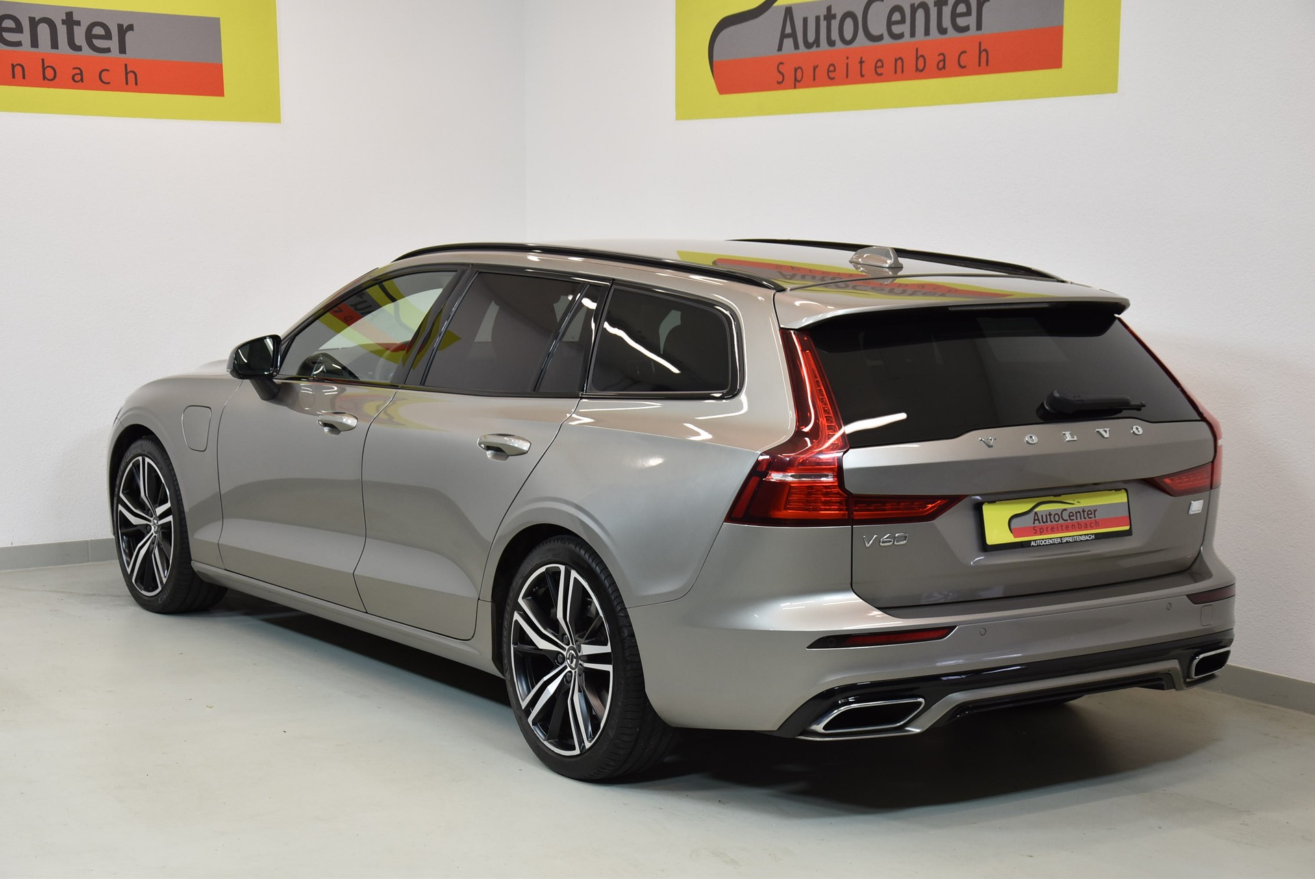 VOLVO V60 T8 eAWD Twin Engine R-Design Geartronic-image-12