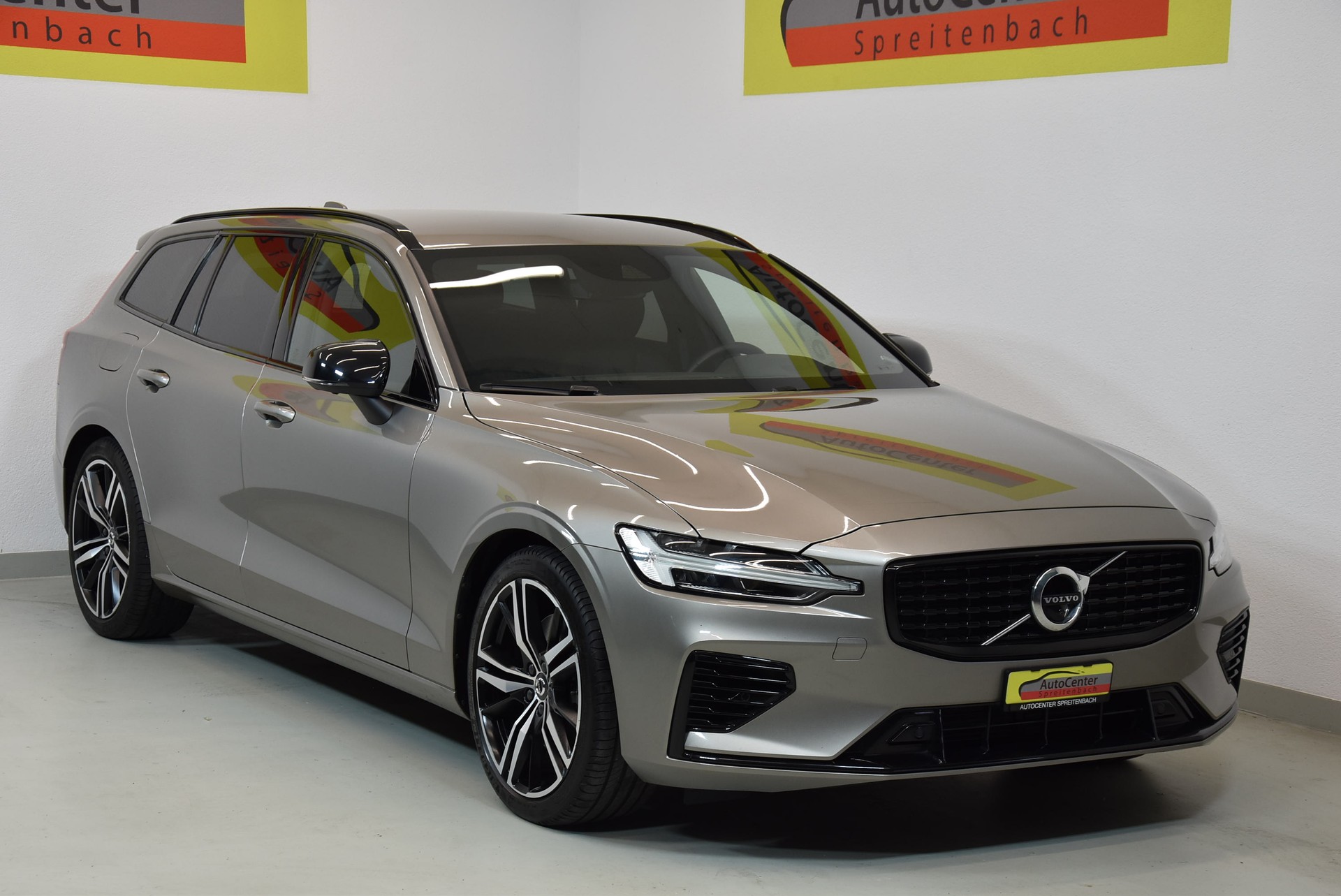 VOLVO V60 T8 eAWD Twin Engine R-Design Geartronic-image-0