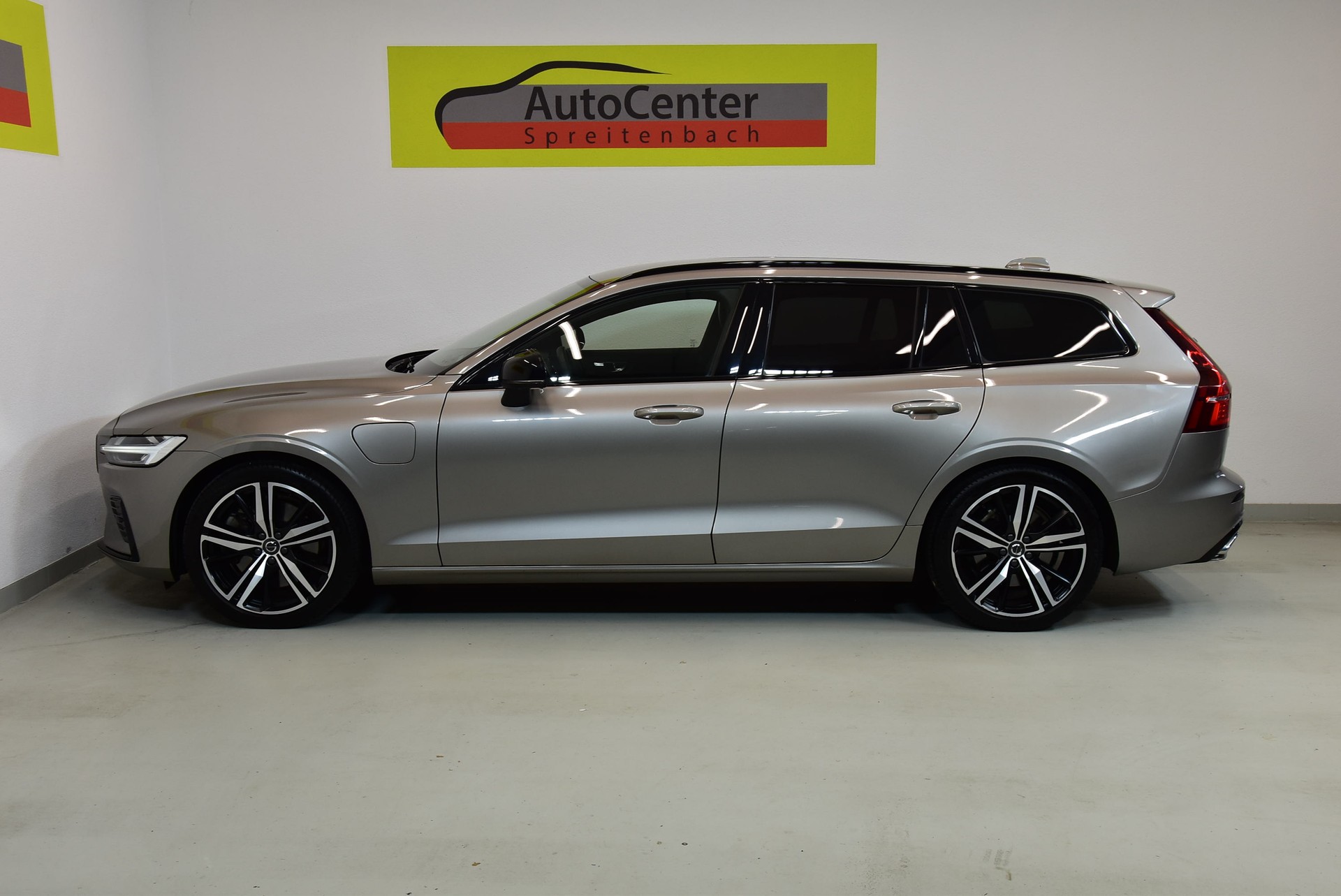 VOLVO V60 T8 eAWD Twin Engine R-Design Geartronic-image-13