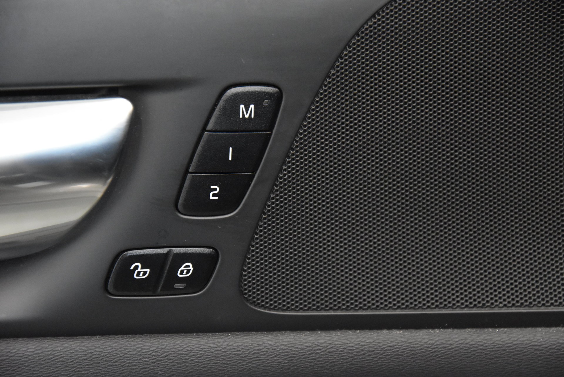 VOLVO V60 T8 eAWD Twin Engine R-Design Geartronic-image-11