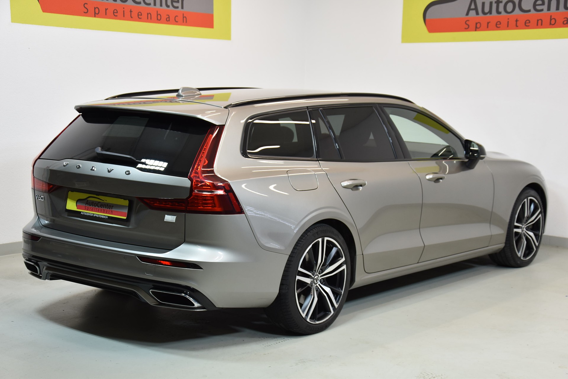 VOLVO V60 T8 eAWD Twin Engine R-Design Geartronic-image-14