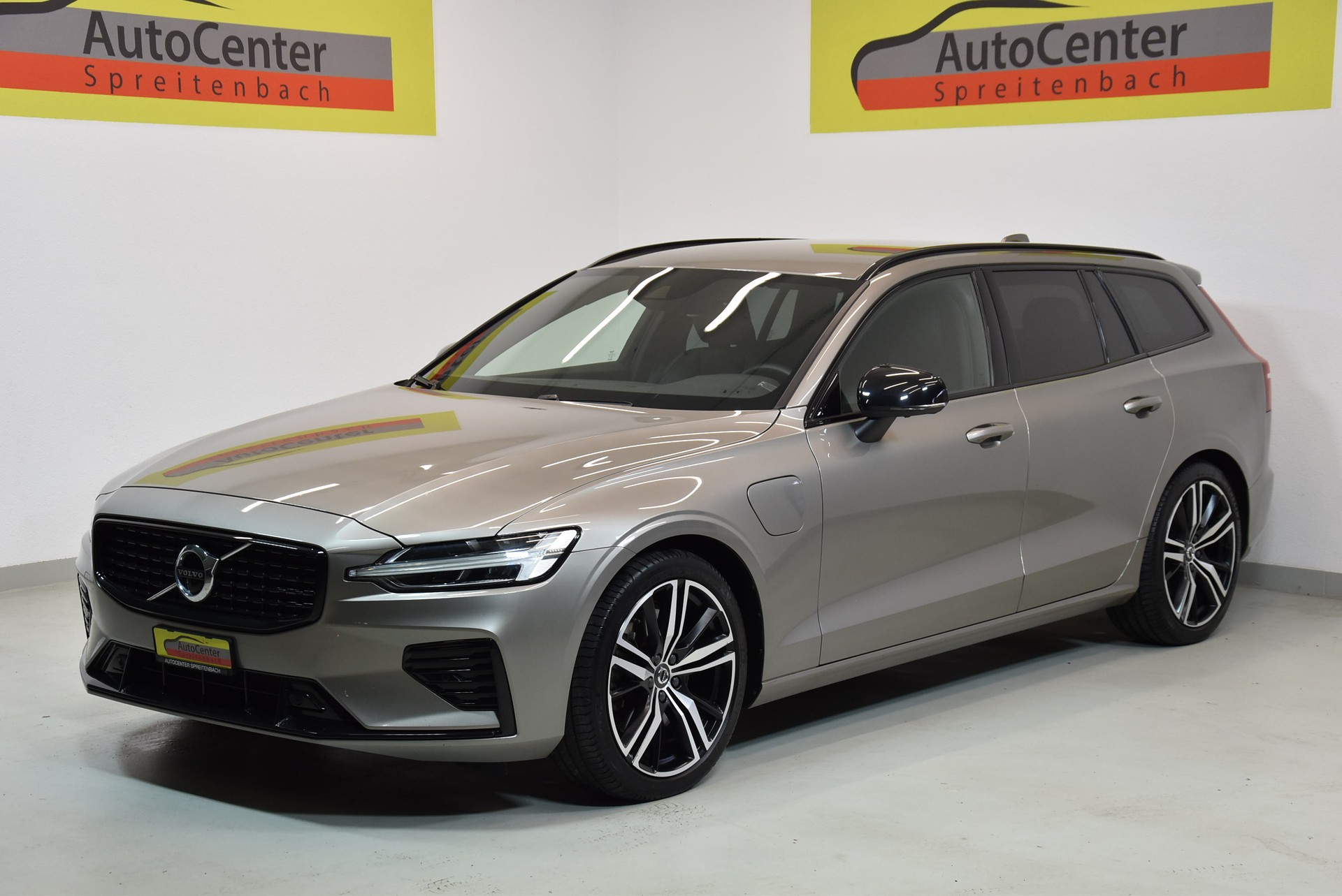 VOLVO V60 T8 eAWD Twin Engine R-Design Geartronic-image-1