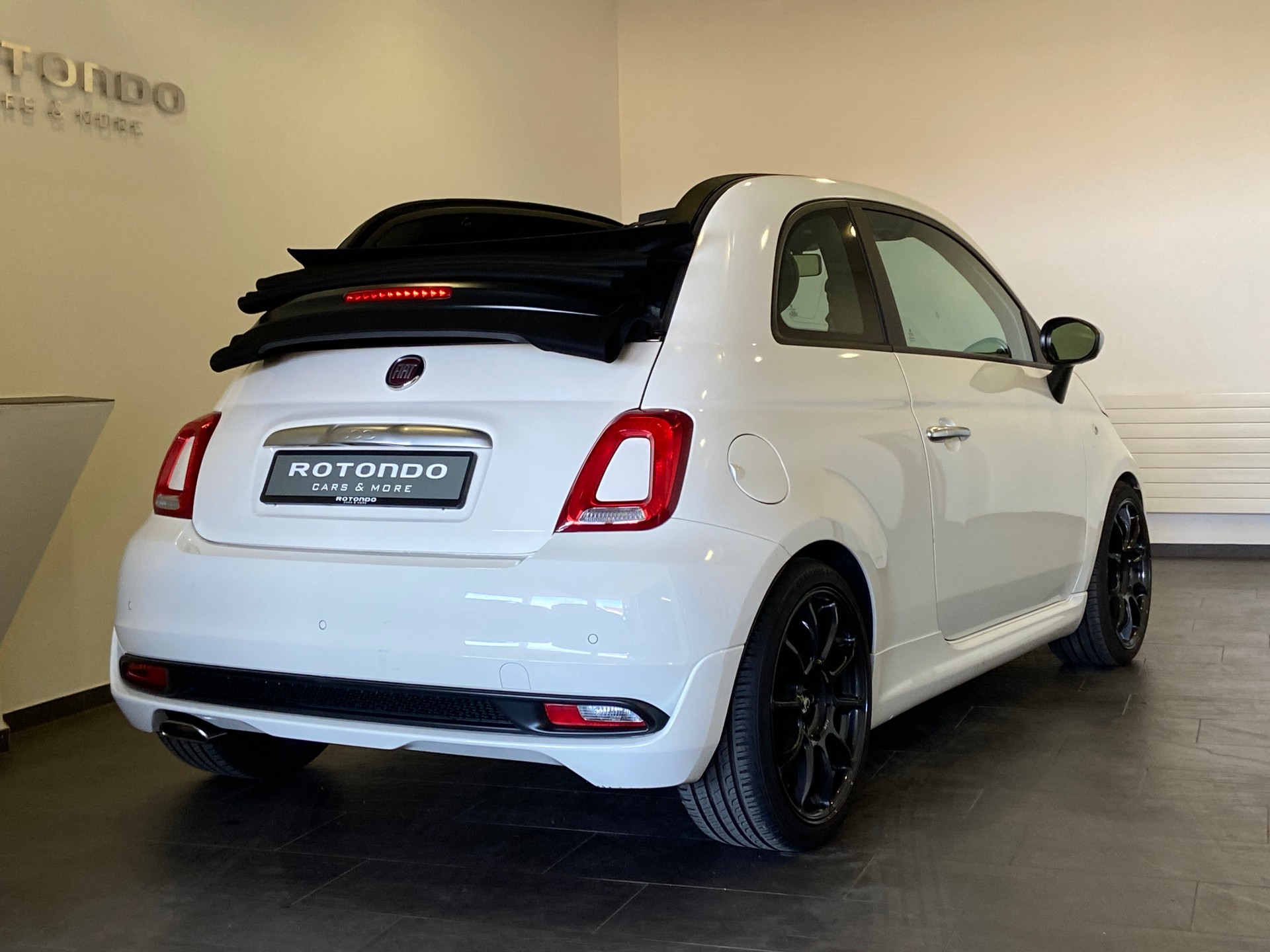 FIAT 500C 1.0 N3 MildHybrid Rockstar-image-1