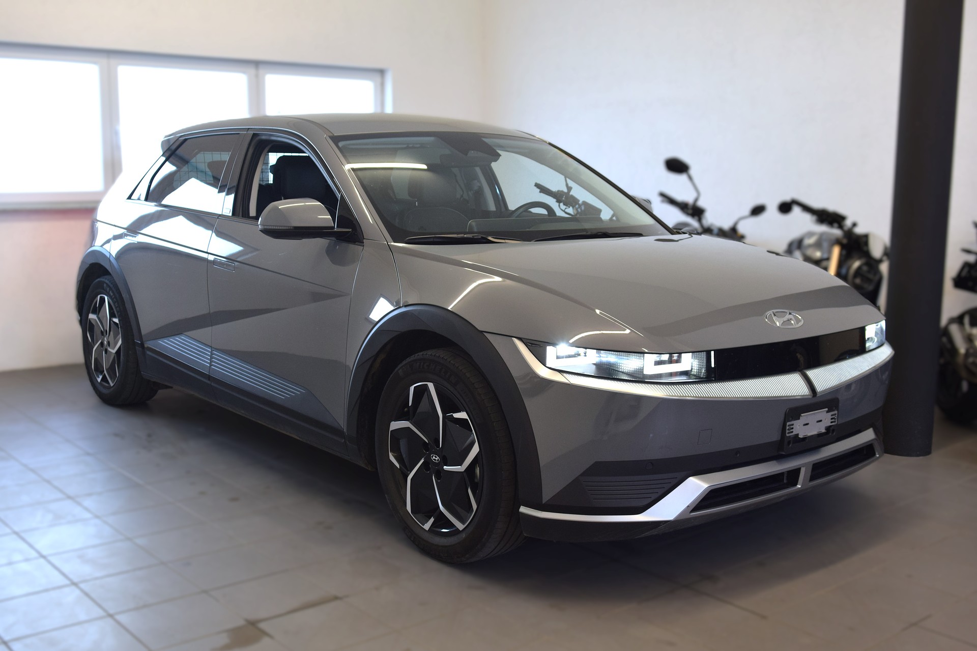 HYUNDAI Ioniq 5 77kWh Amplia 2WD-image-2