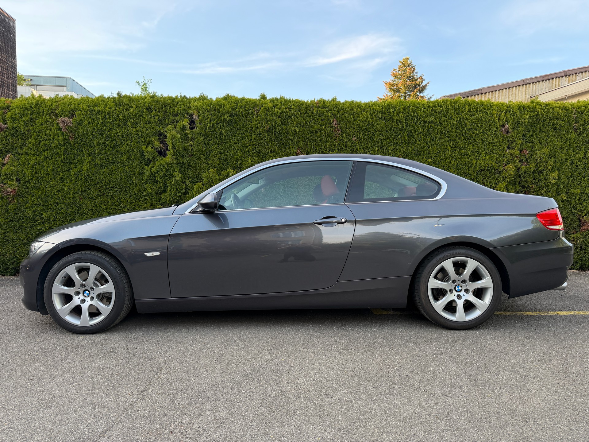 BMW 325i Coupé-image-1