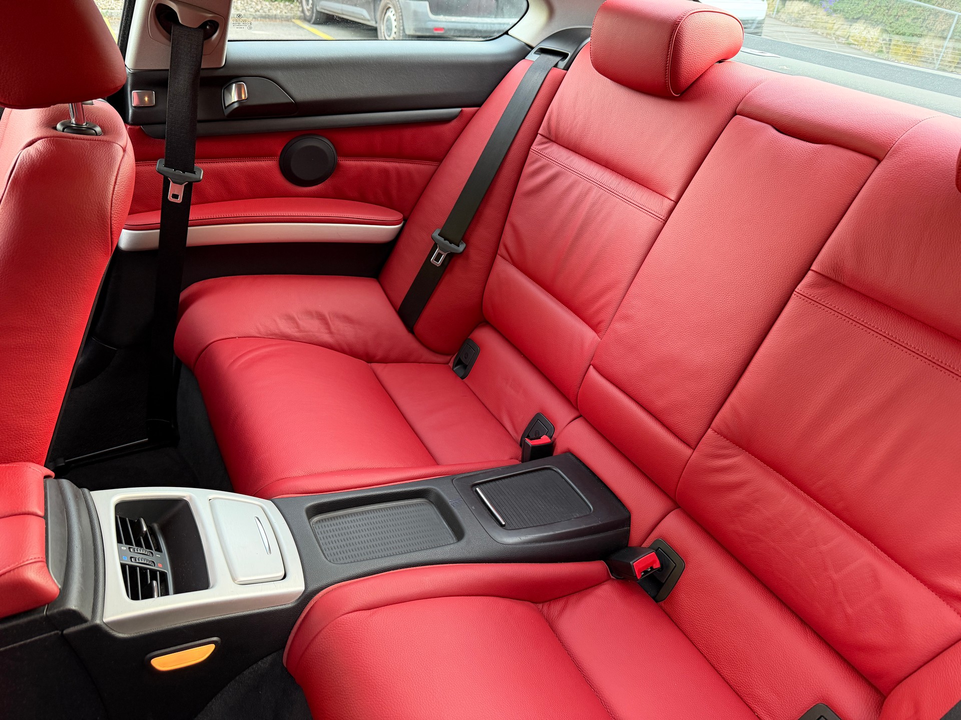 BMW 325i Coupé-image-10