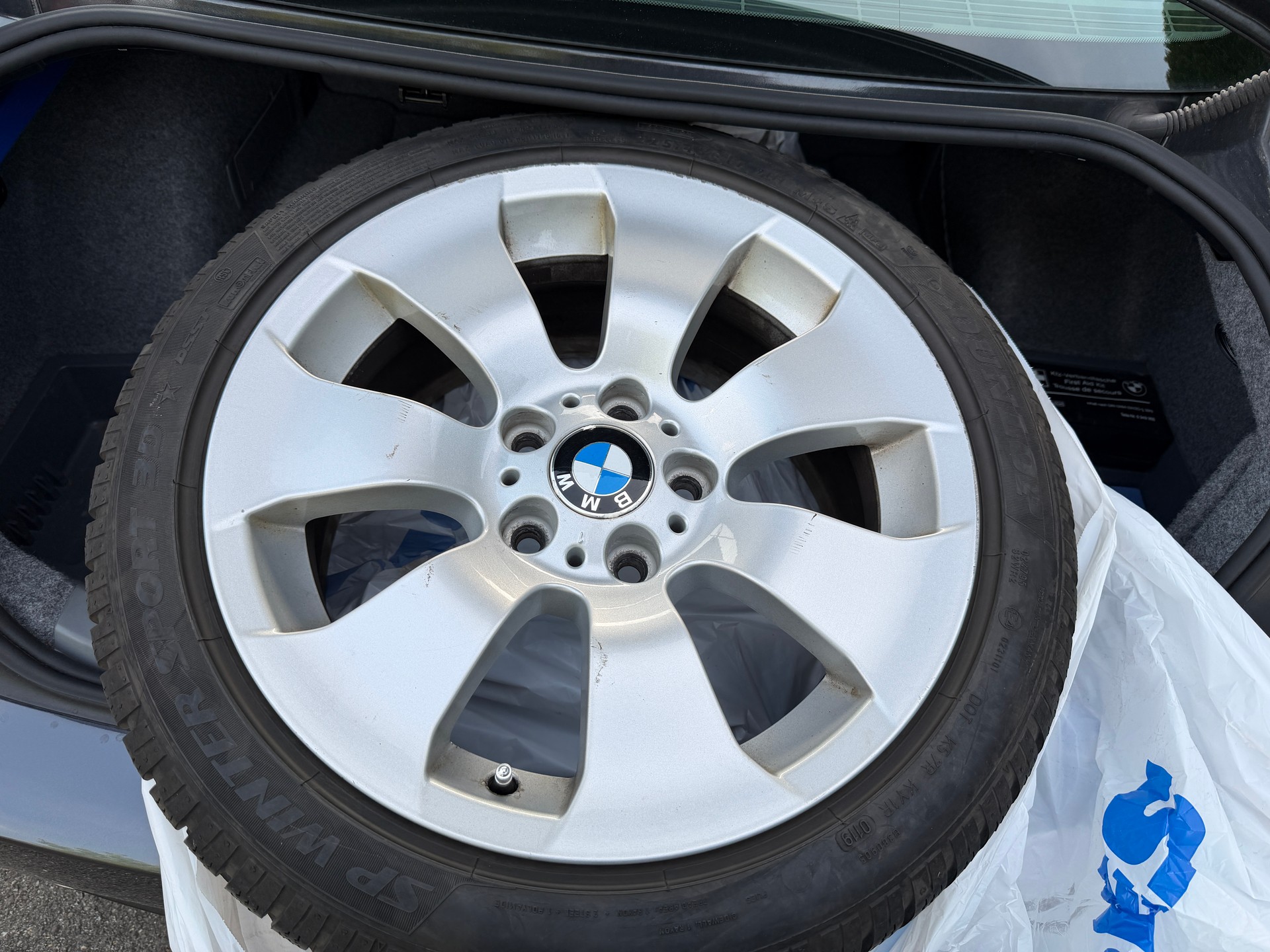 BMW 325i Coupé-image-11