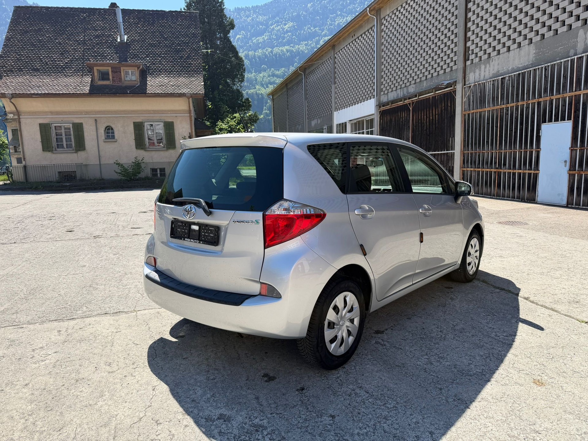 TOYOTA Verso-S 1.33 Linea Sol Multidrive S-showroom-element-2