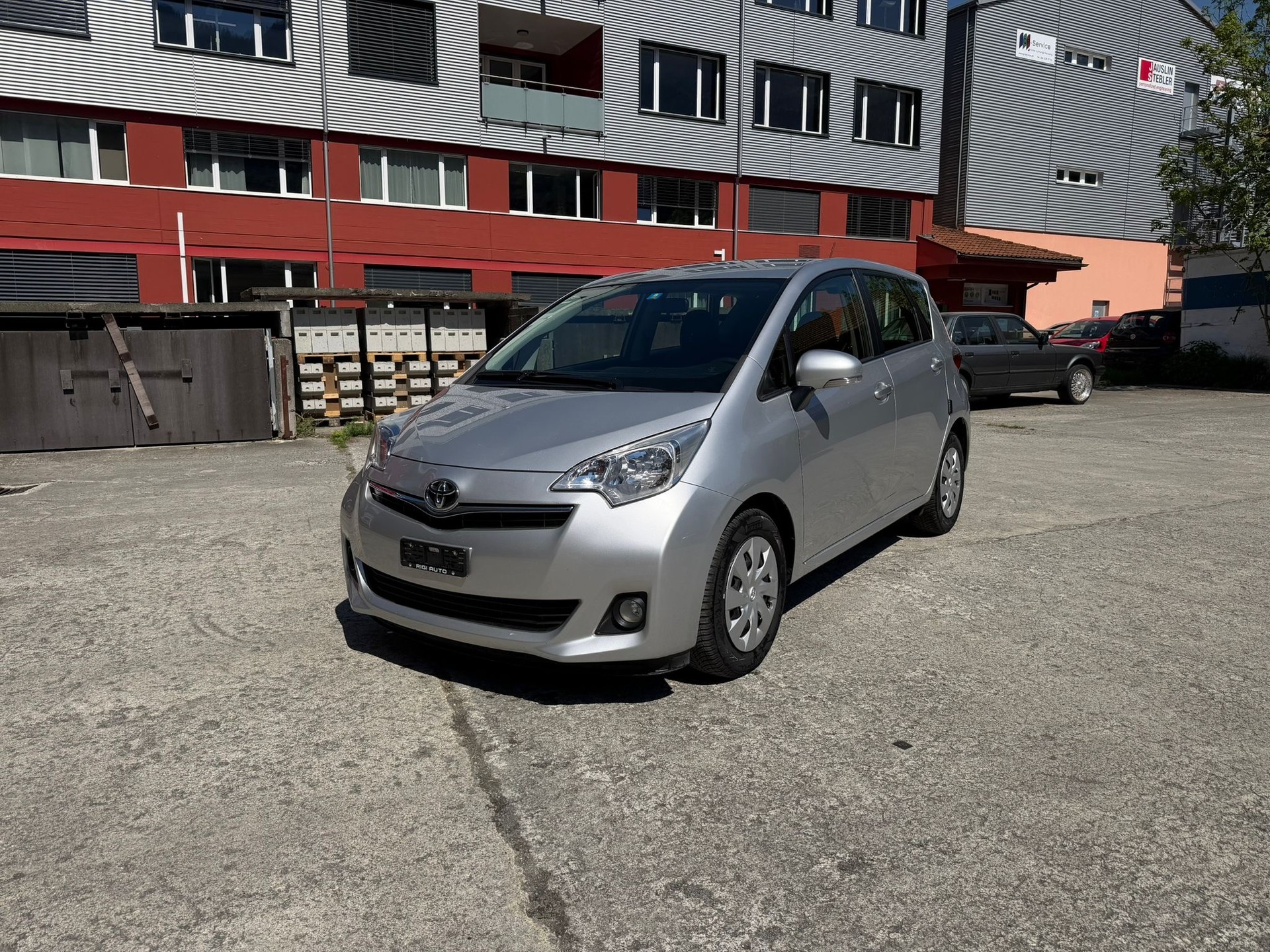 TOYOTA Verso-S 1.33 Linea Sol Multidrive S-showroom-element-1