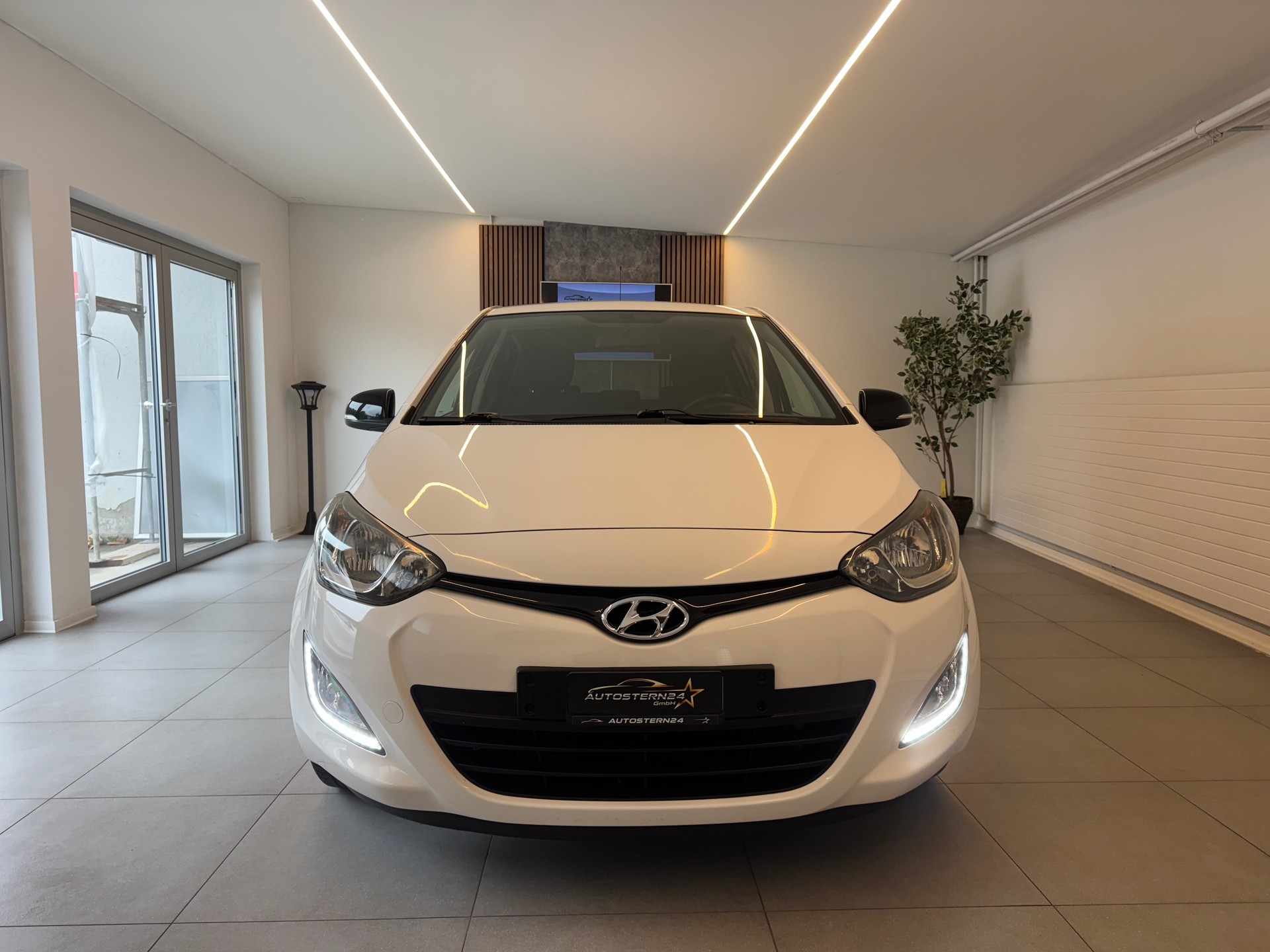 HYUNDAI i20 1.4 GO!**CH-Fahrzeug**-image-2