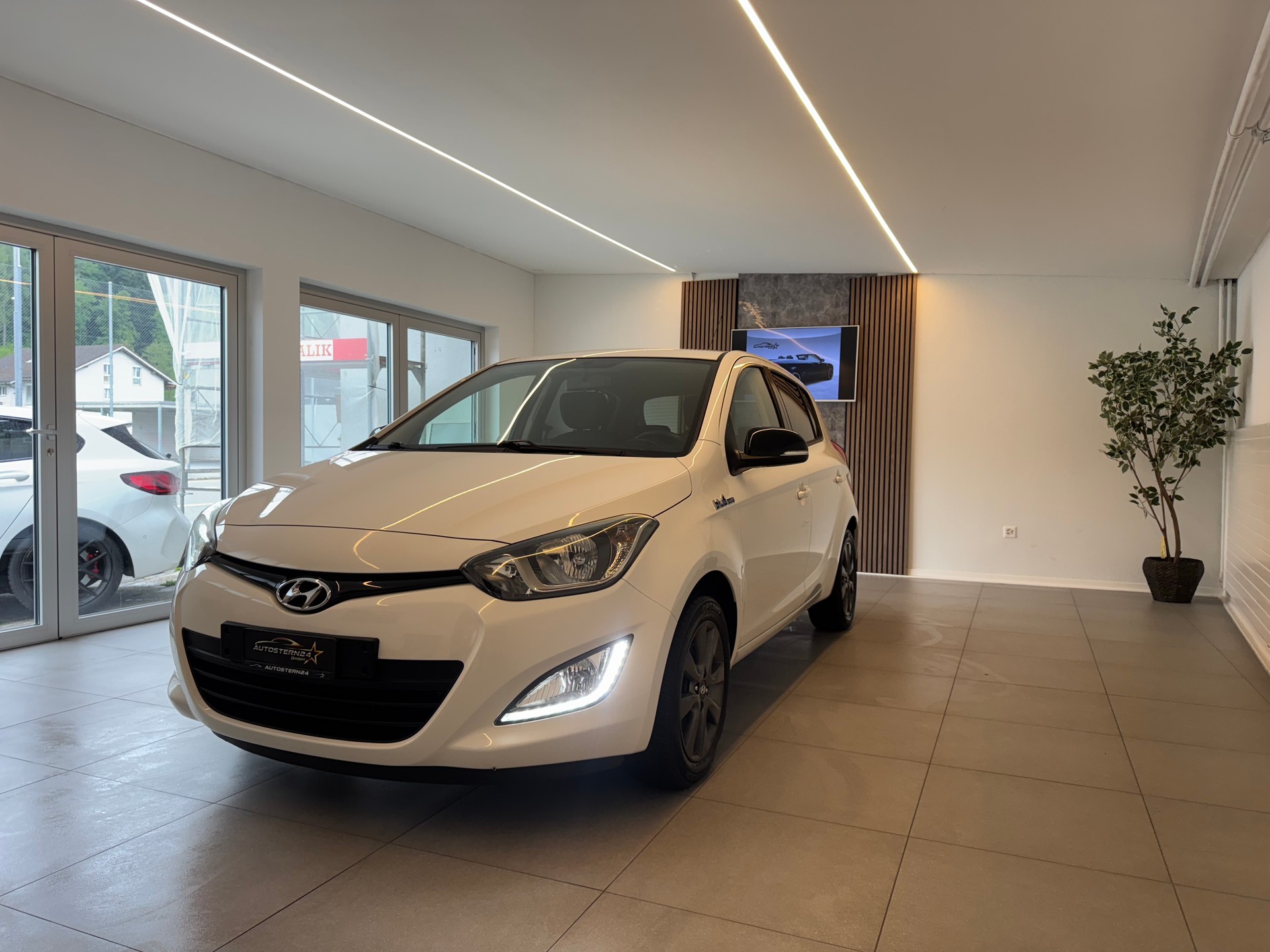 HYUNDAI i20 1.4 GO!**CH-Fahrzeug**-image-0