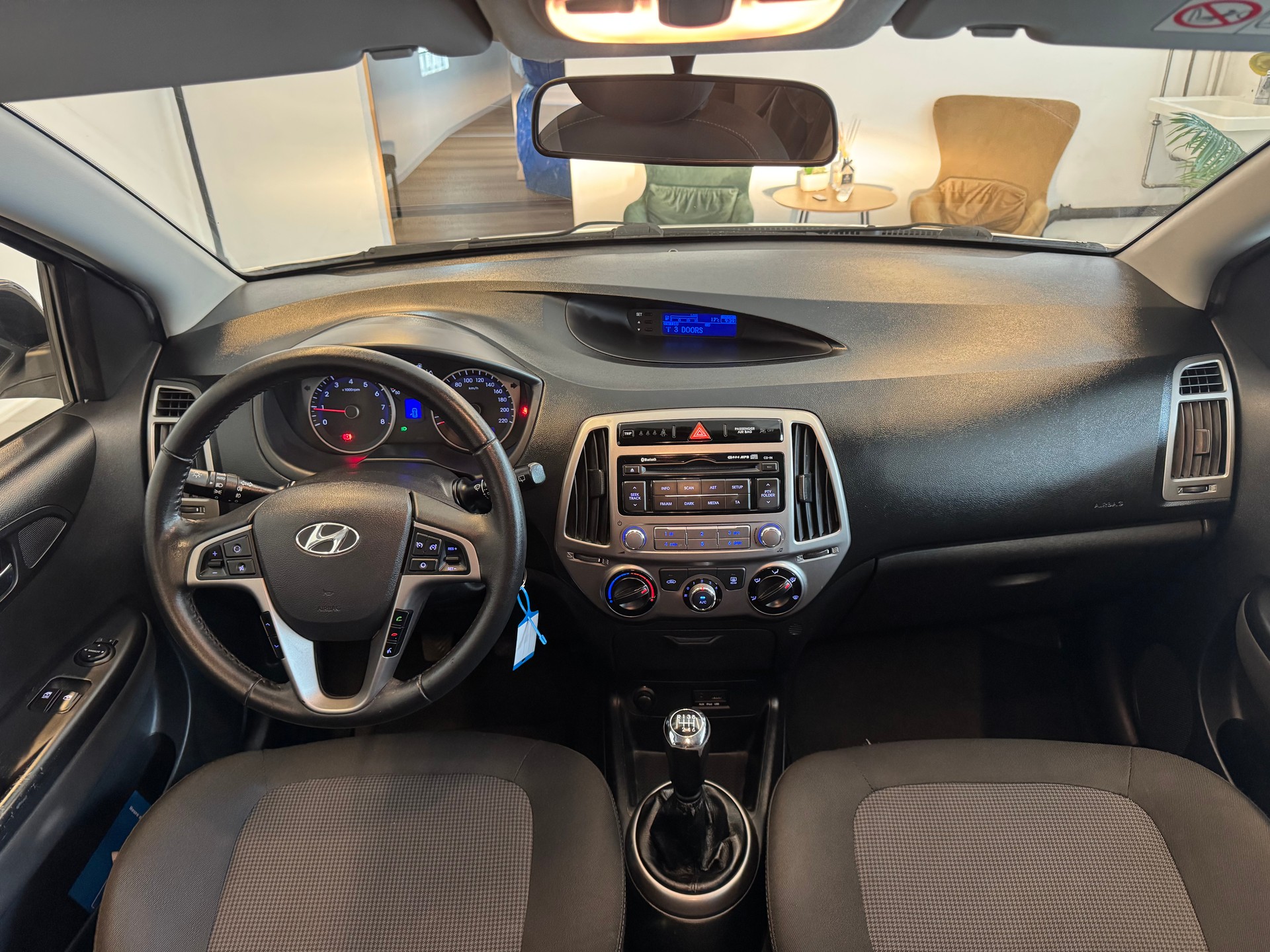 HYUNDAI i20 1.4 GO!**CH-Fahrzeug**-image-8