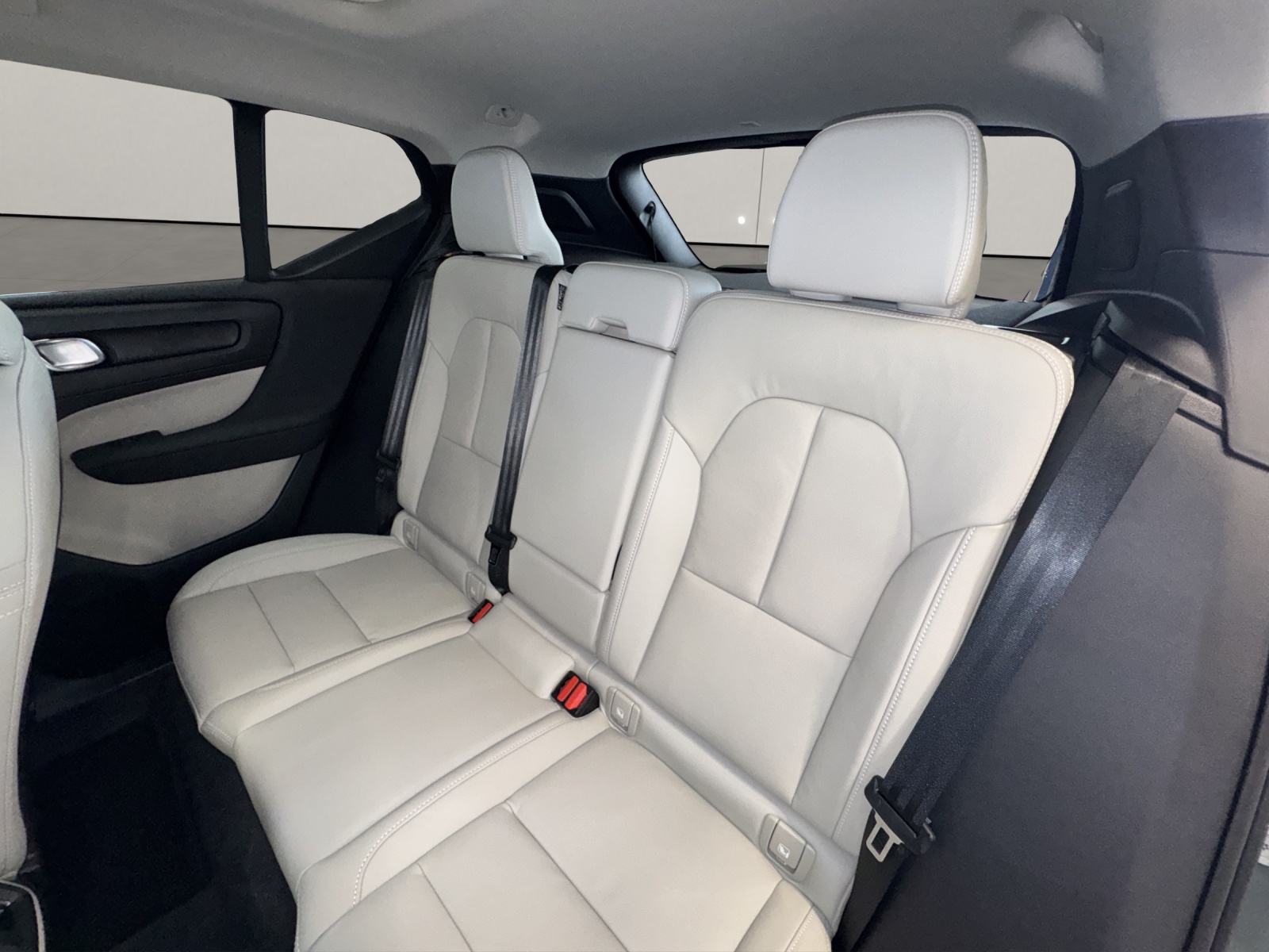 VOLVO XC40 2.0 B4 MH Ultra Dark-image-8