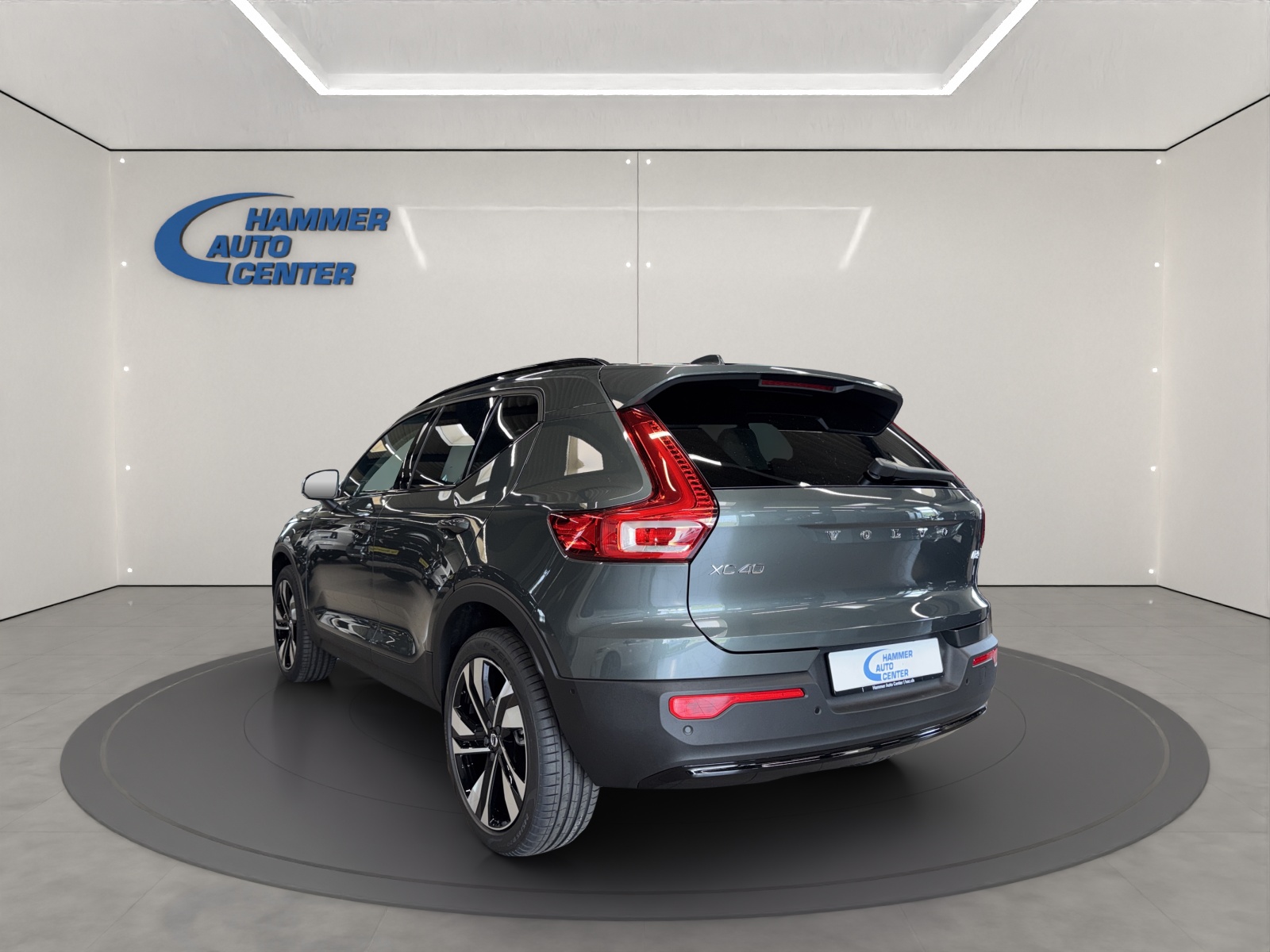 VOLVO XC40 2.0 B4 MH Ultra Dark-image-2