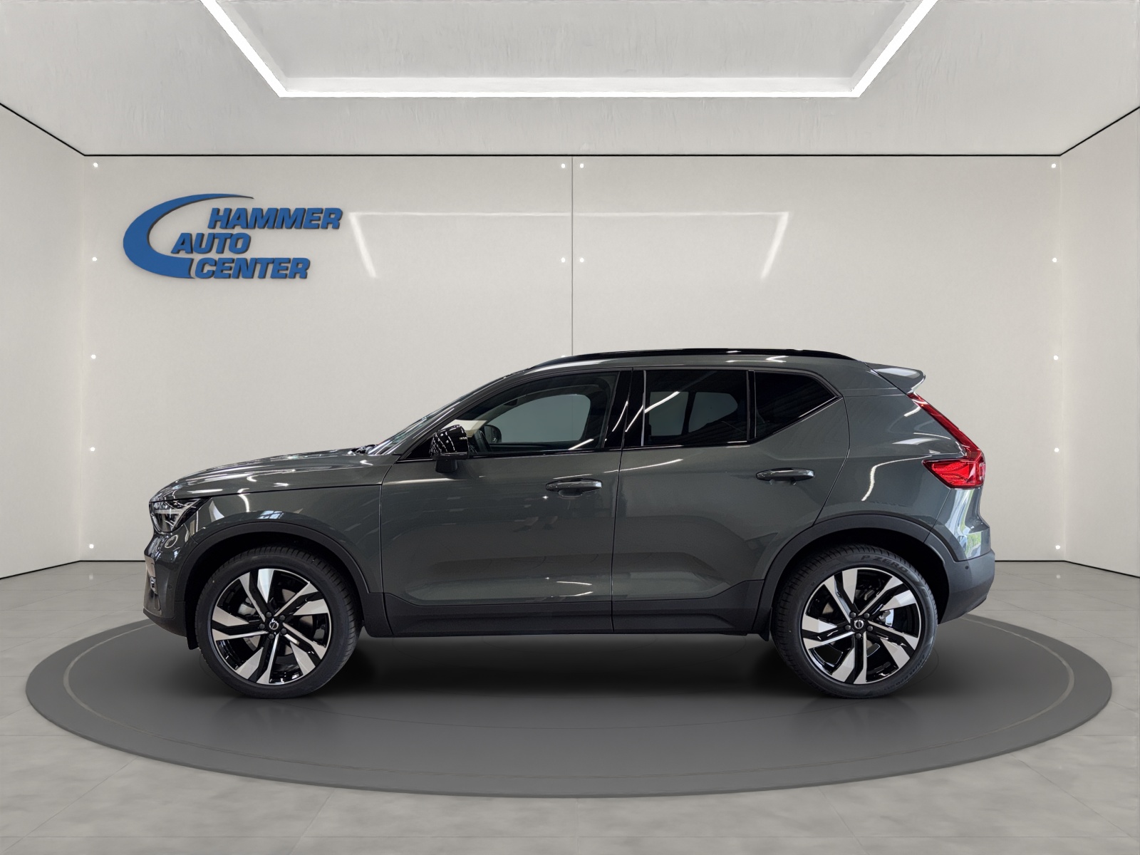 VOLVO XC40 2.0 B4 MH Ultra Dark-image-1
