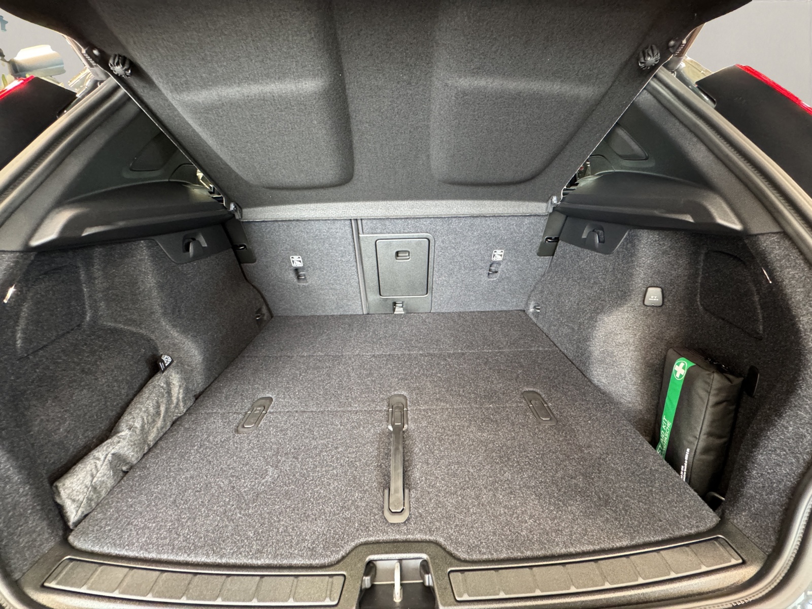 VOLVO XC40 2.0 B4 MH Ultra Dark-image-15
