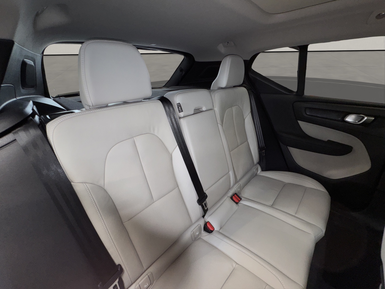 VOLVO XC40 2.0 B4 MH Ultra Dark-image-10