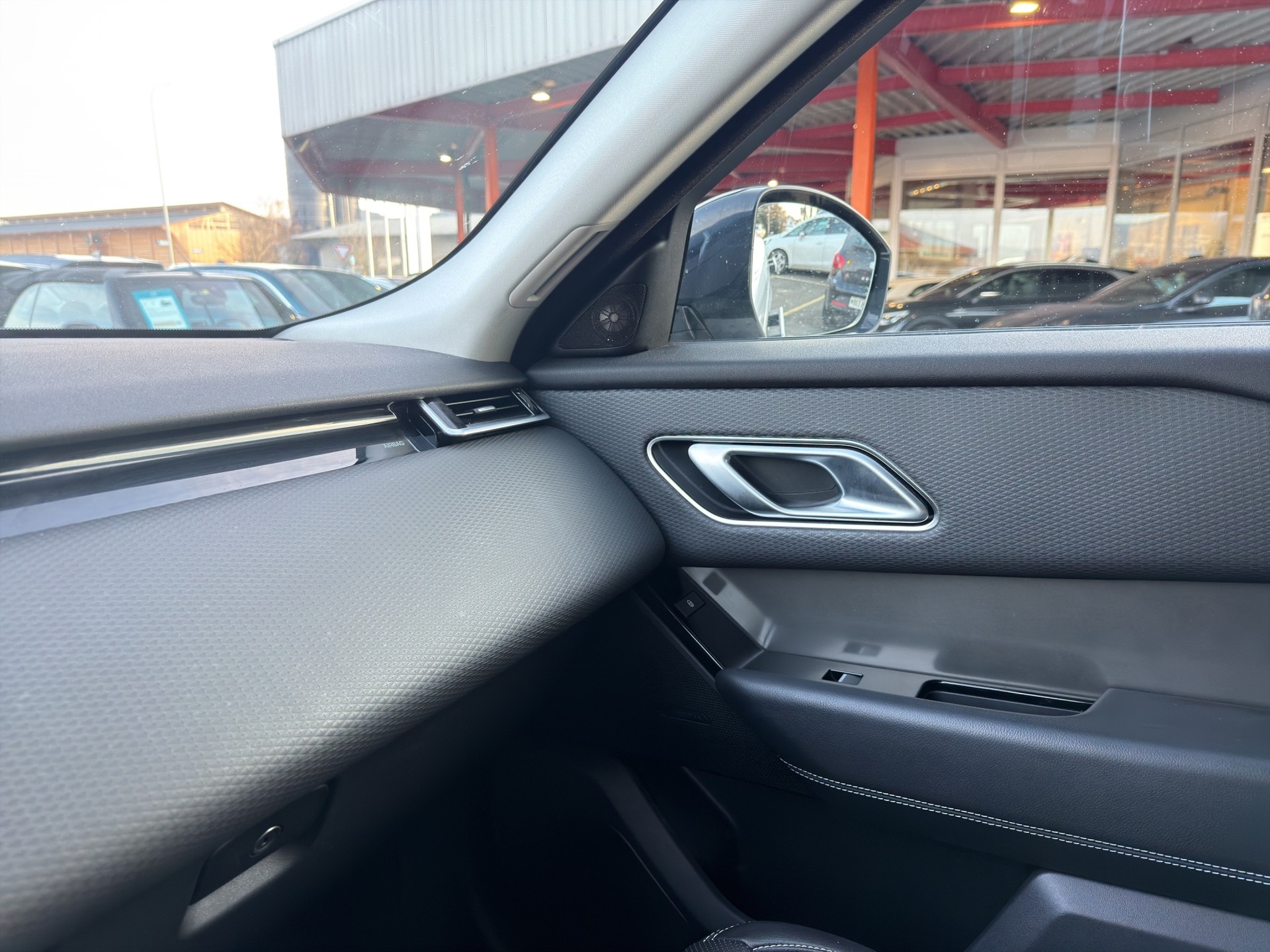 LAND ROVER Range Rover Velar 2.0 T R-Dynamic SE-image-30