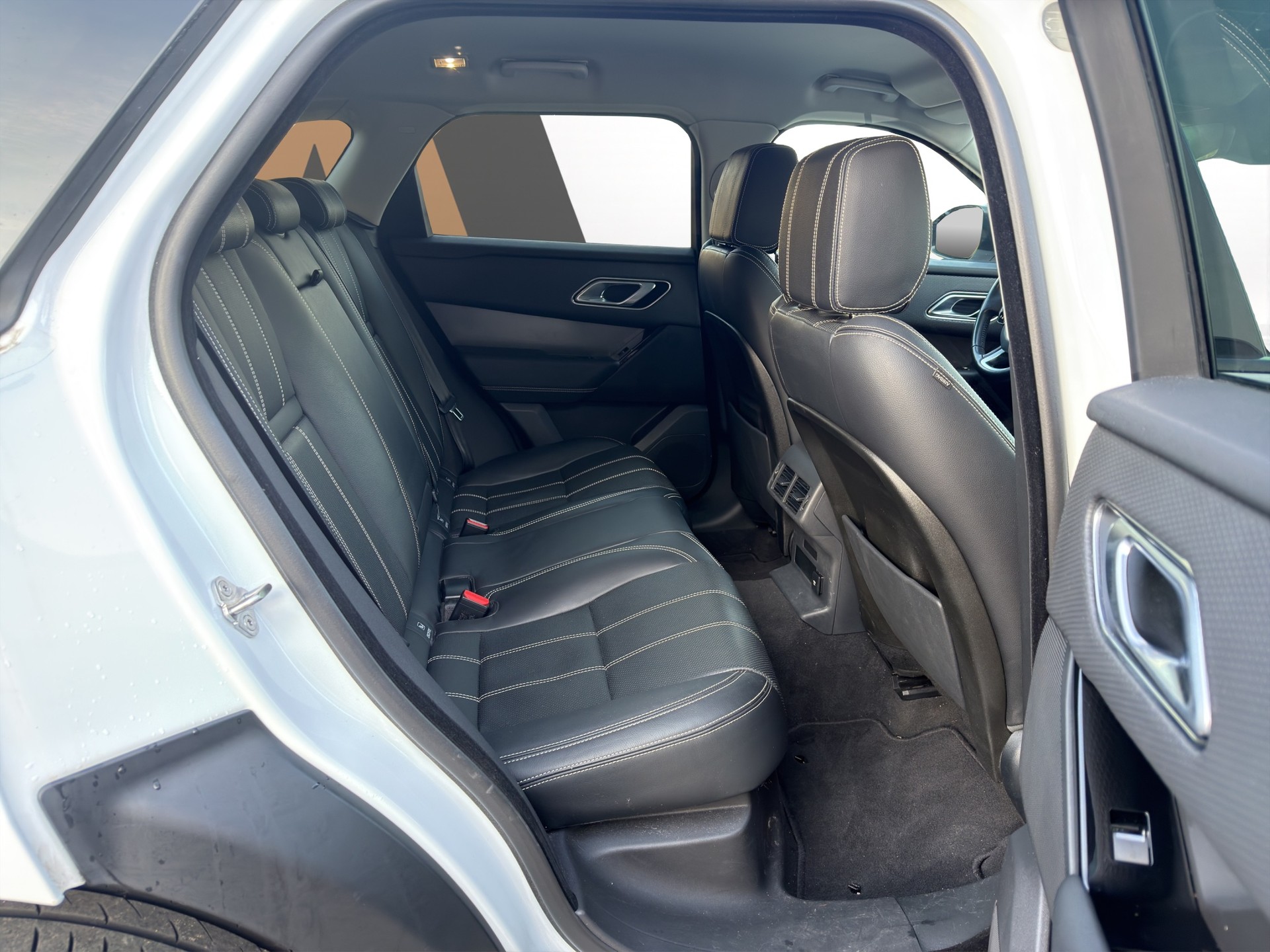 LAND ROVER Range Rover Velar 2.0 T R-Dynamic SE-image-11
